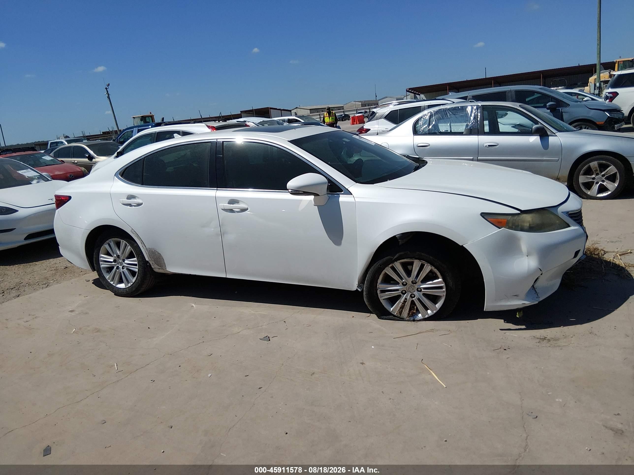 2013 Lexus Es 350   White vin: JTHBK1GG1D2038230