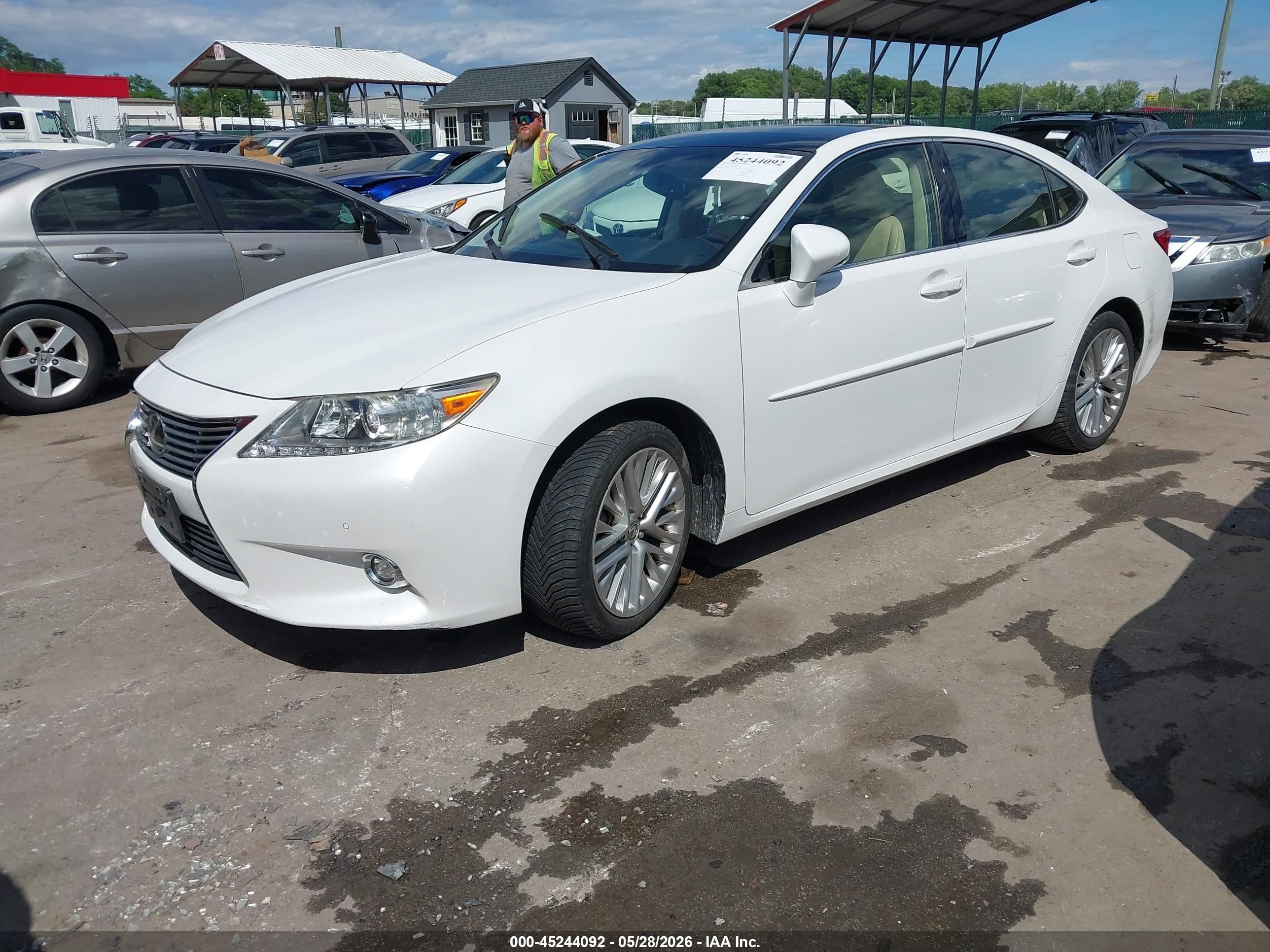 2015 Lexus Es 350   White vin: JTHBK1GG1F2167488