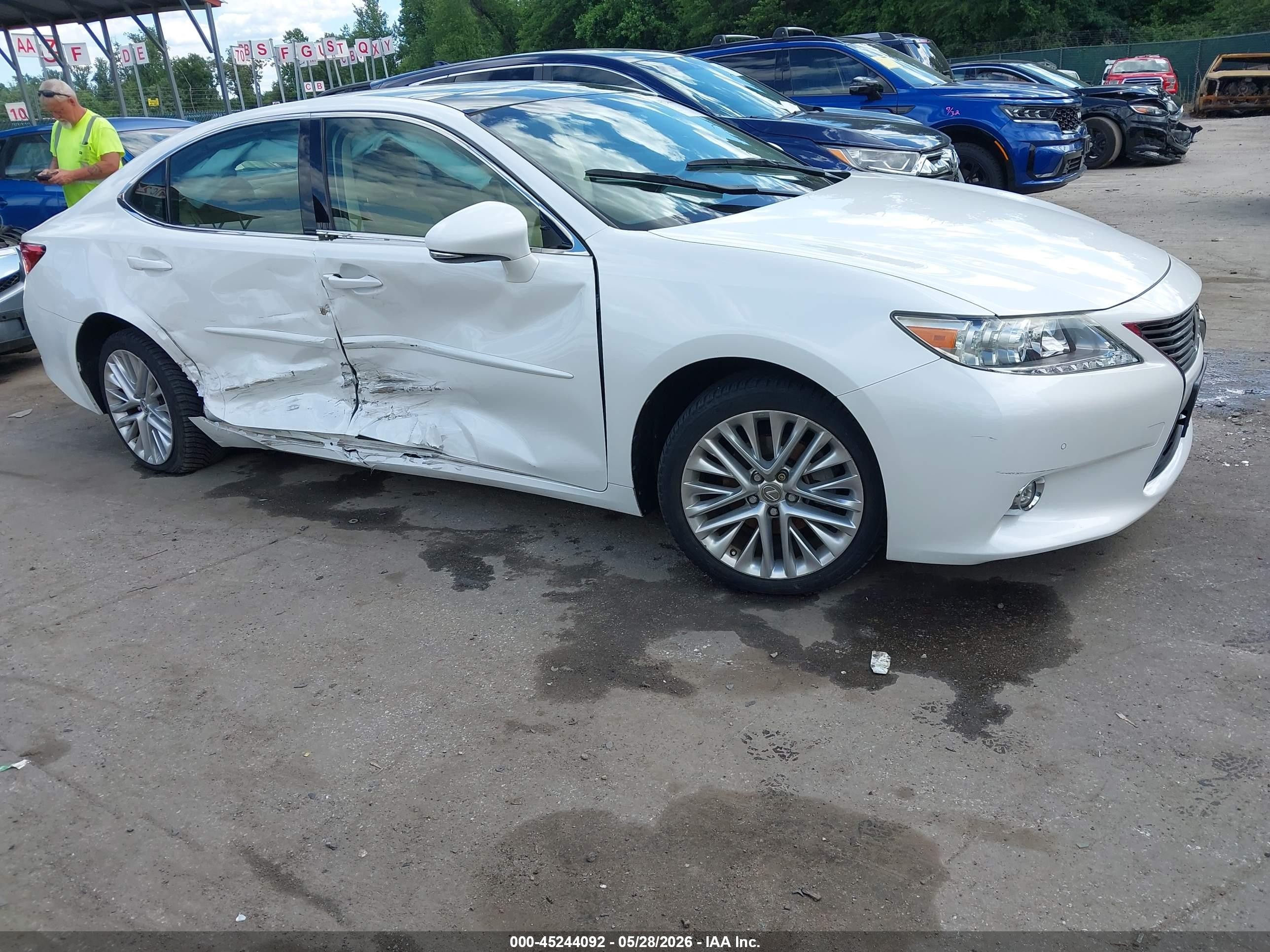 2015 Lexus Es 350   White vin: JTHBK1GG1F2167488
