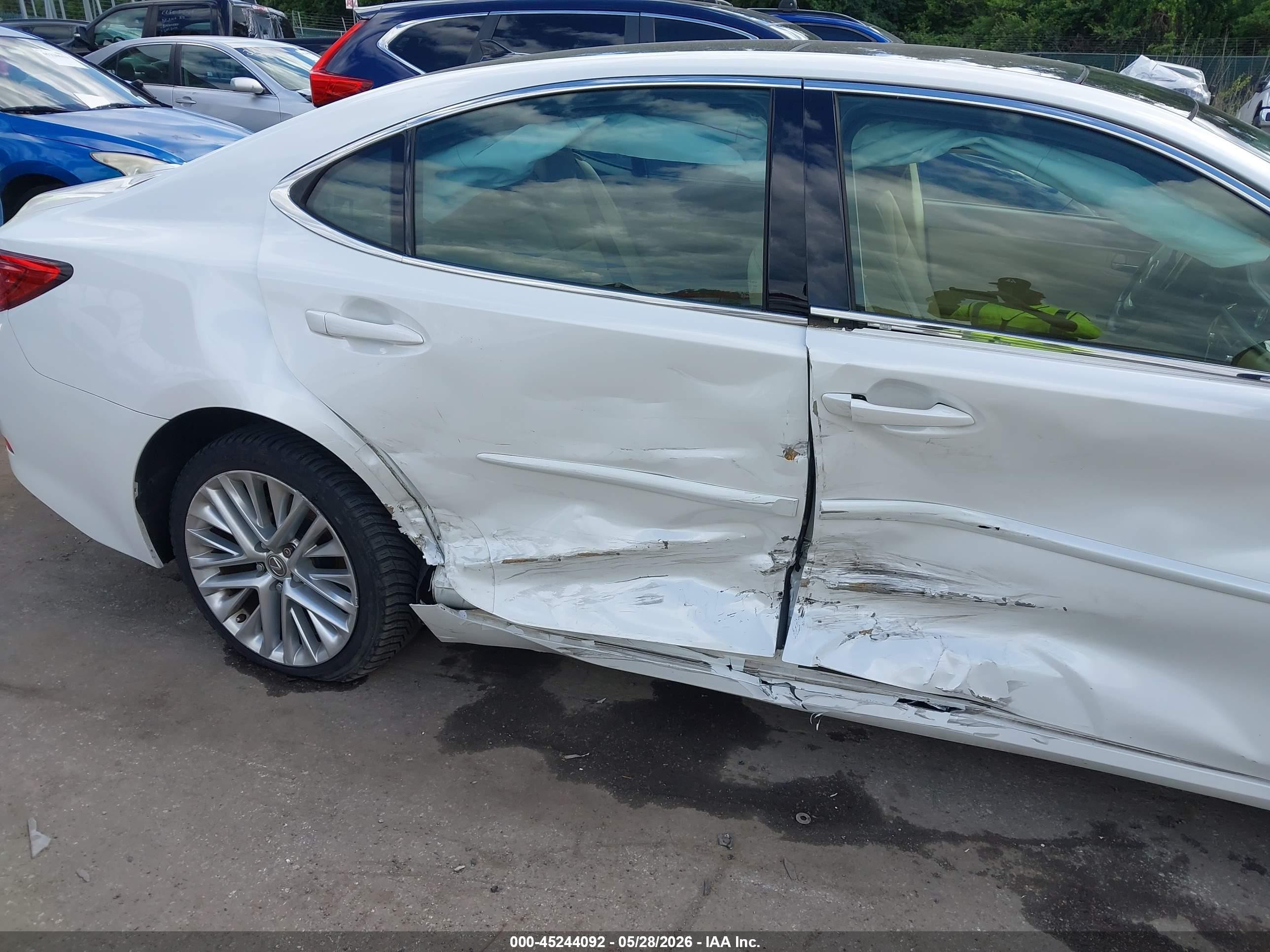 2015 Lexus Es 350   White vin: JTHBK1GG1F2167488