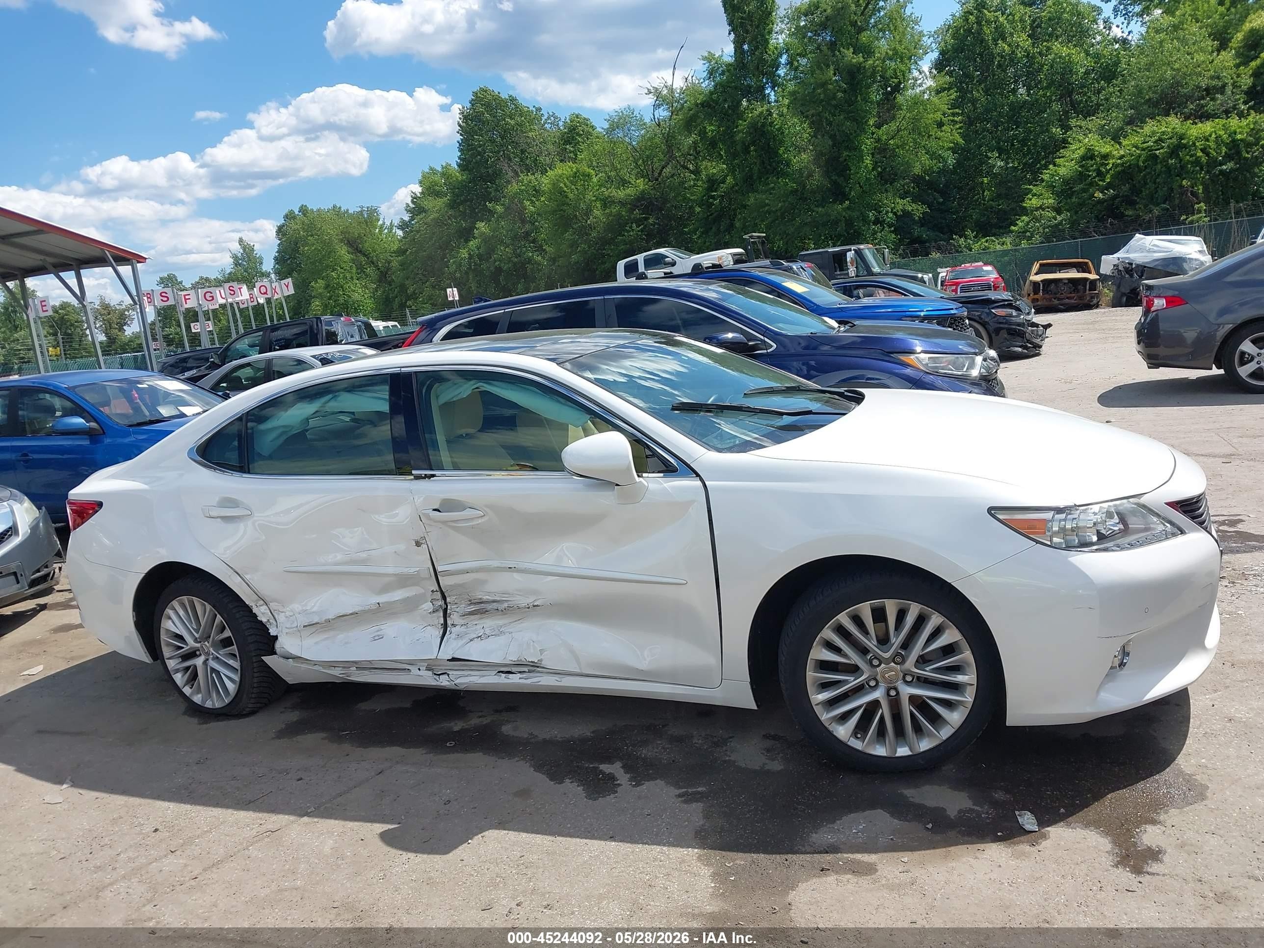 2015 Lexus Es 350   White vin: JTHBK1GG1F2167488