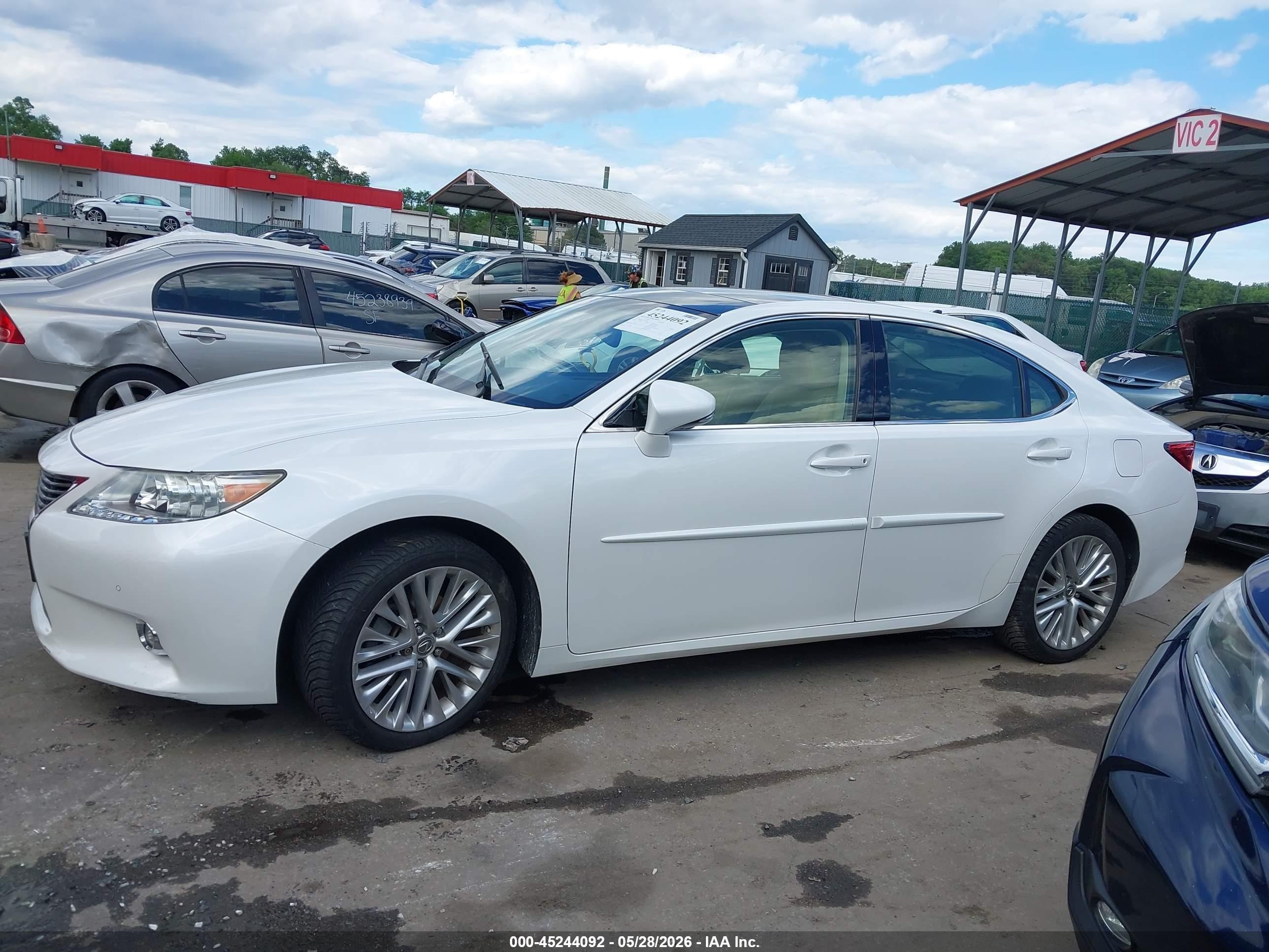 2015 Lexus Es 350   White vin: JTHBK1GG1F2167488
