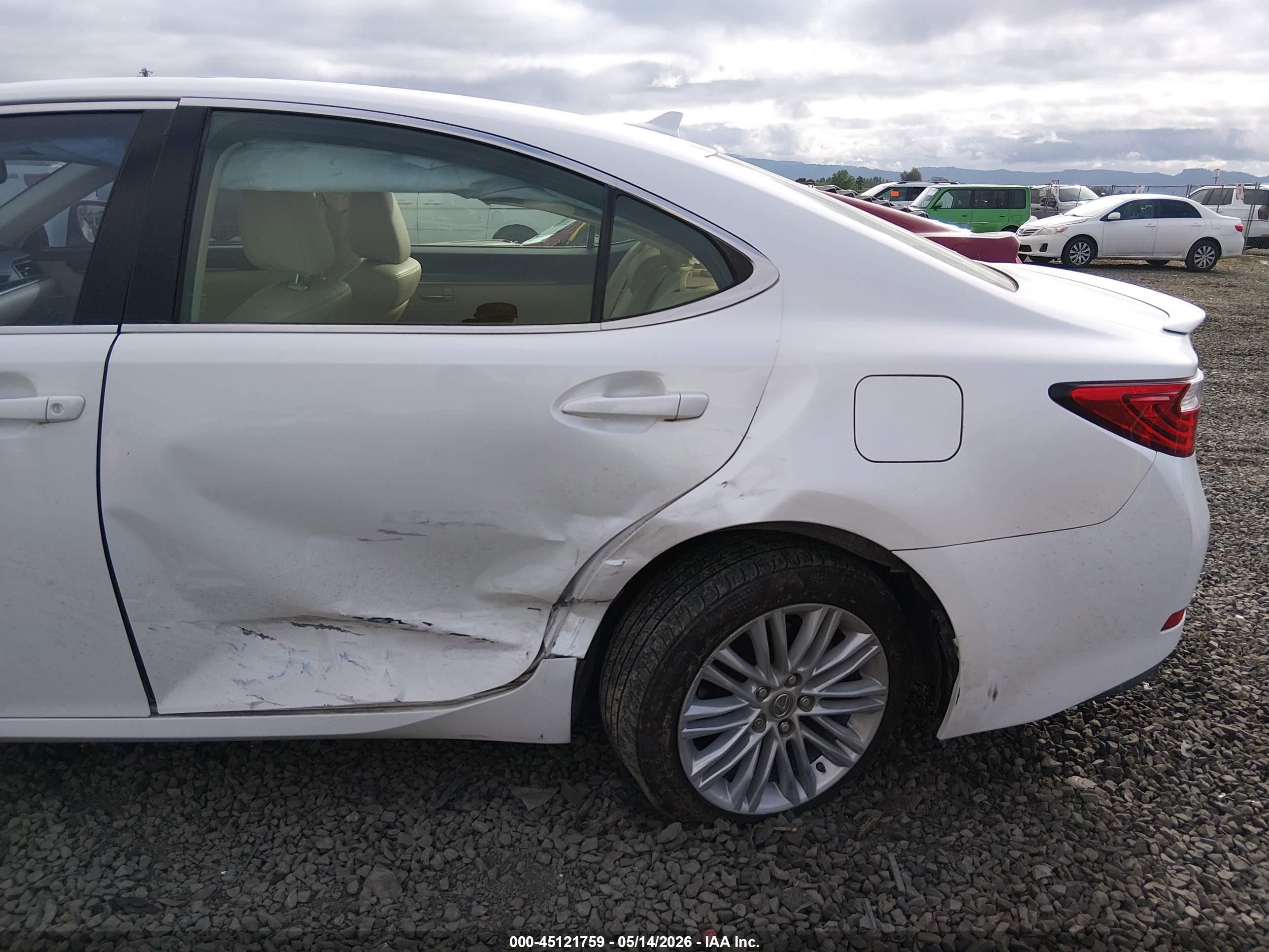 2013 Lexus Es 350   White vin: JTHBK1GG2D2043212