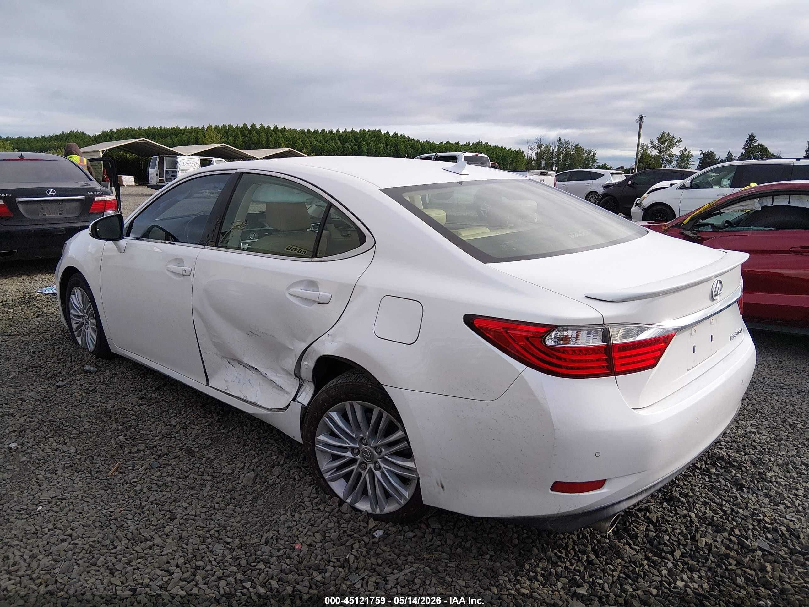 2013 Lexus Es 350   White vin: JTHBK1GG2D2043212