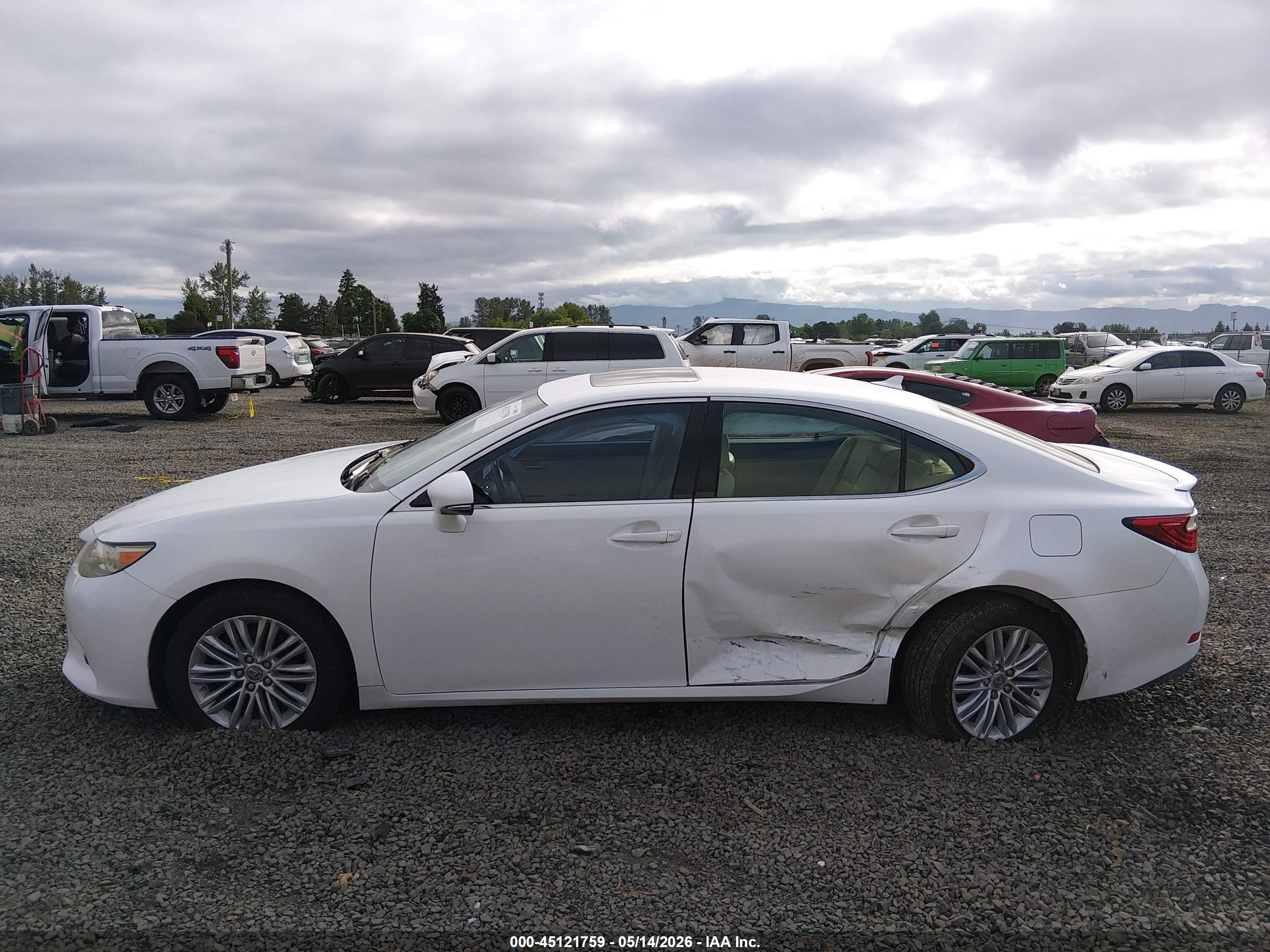 2013 Lexus Es 350   White vin: JTHBK1GG2D2043212