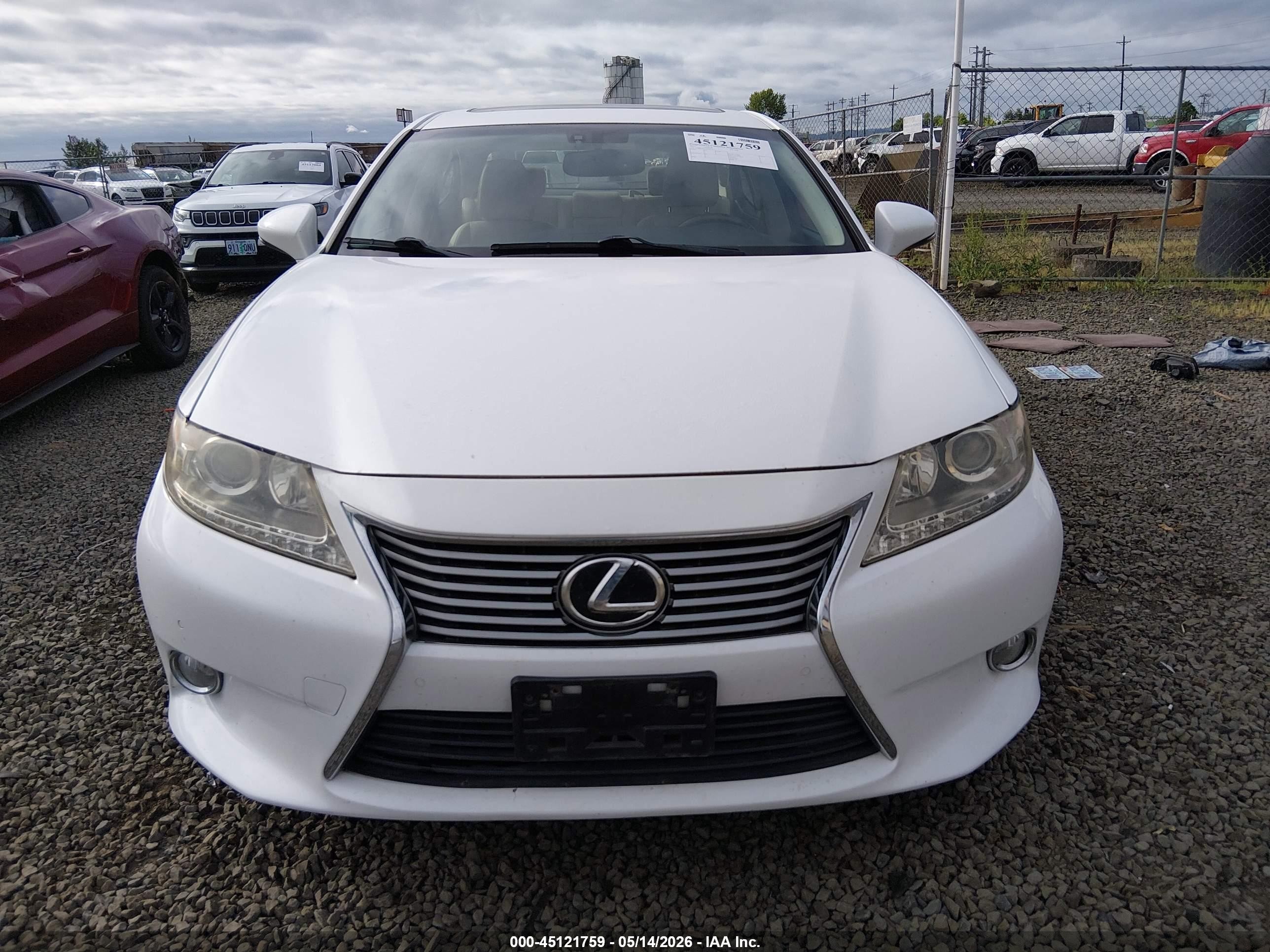 2013 Lexus Es 350   White vin: JTHBK1GG2D2043212