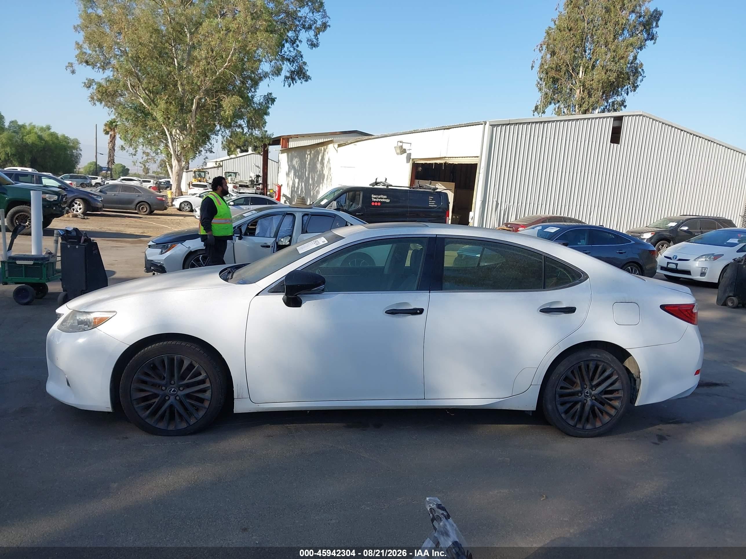 2015 Lexus Es 350 Crafted Line White vin: JTHBK1GG2F2179763