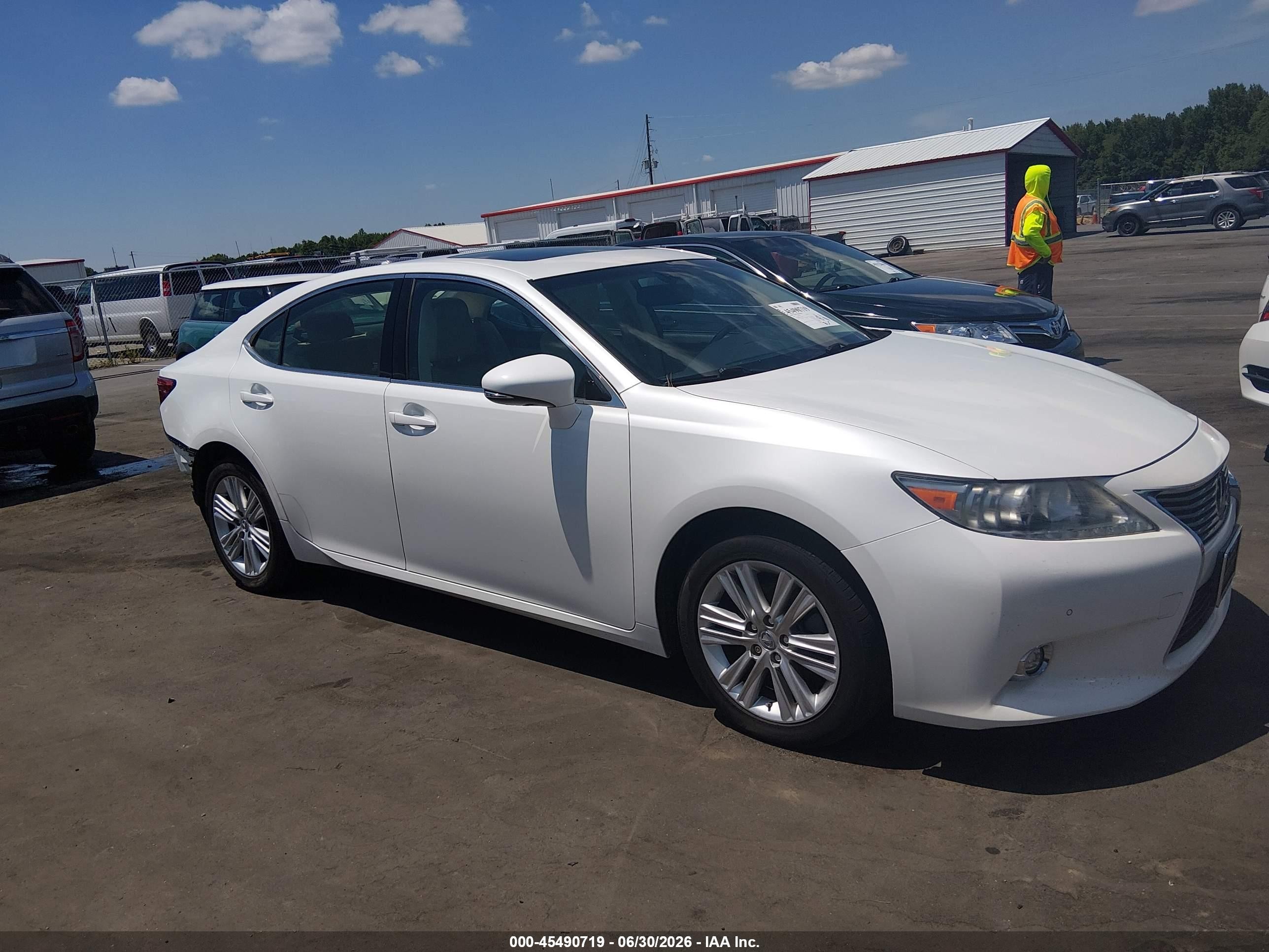 2014 Lexus Es 350   White vin: JTHBK1GG3E2085101