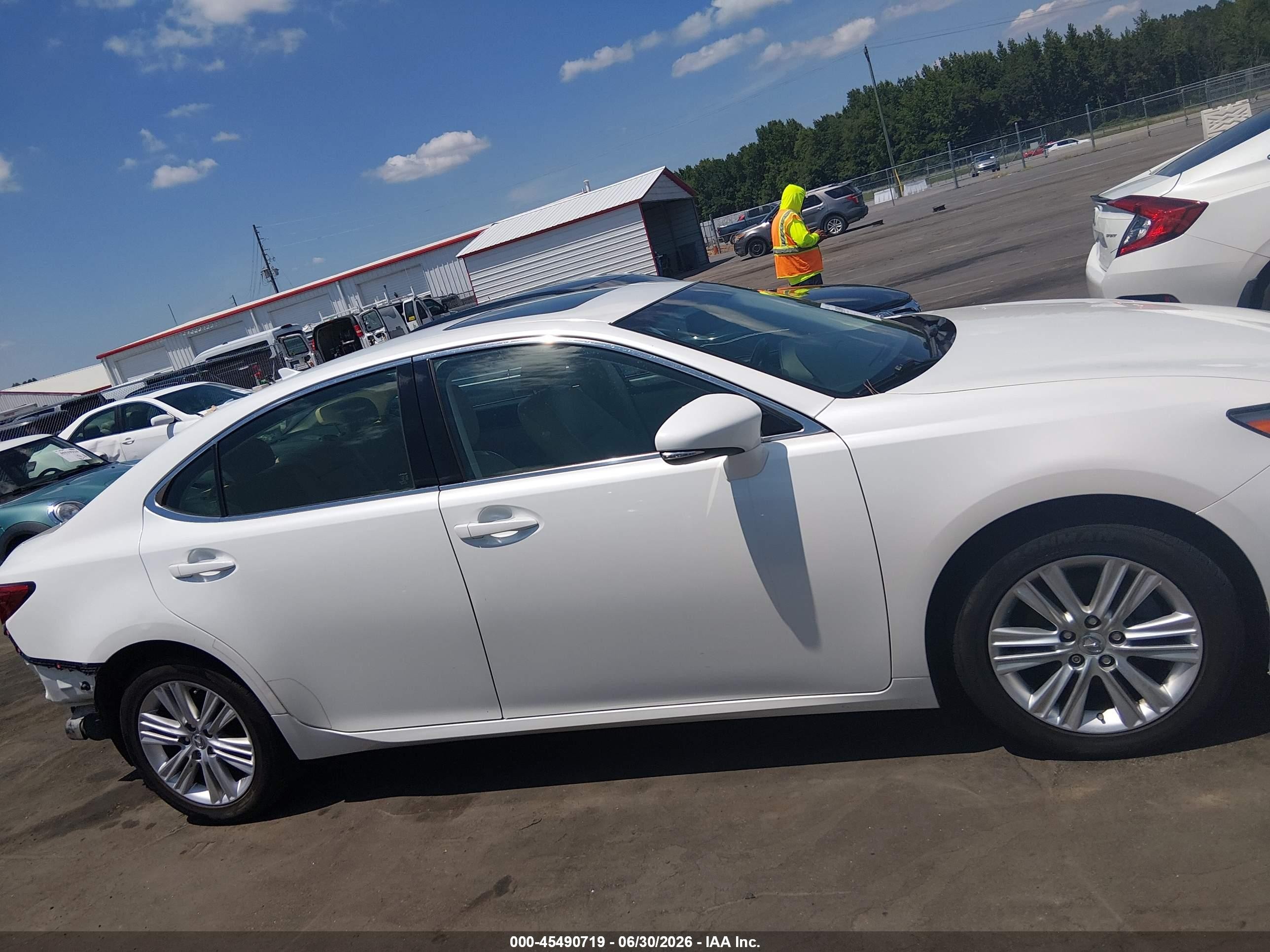 2014 Lexus Es 350   White vin: JTHBK1GG3E2085101