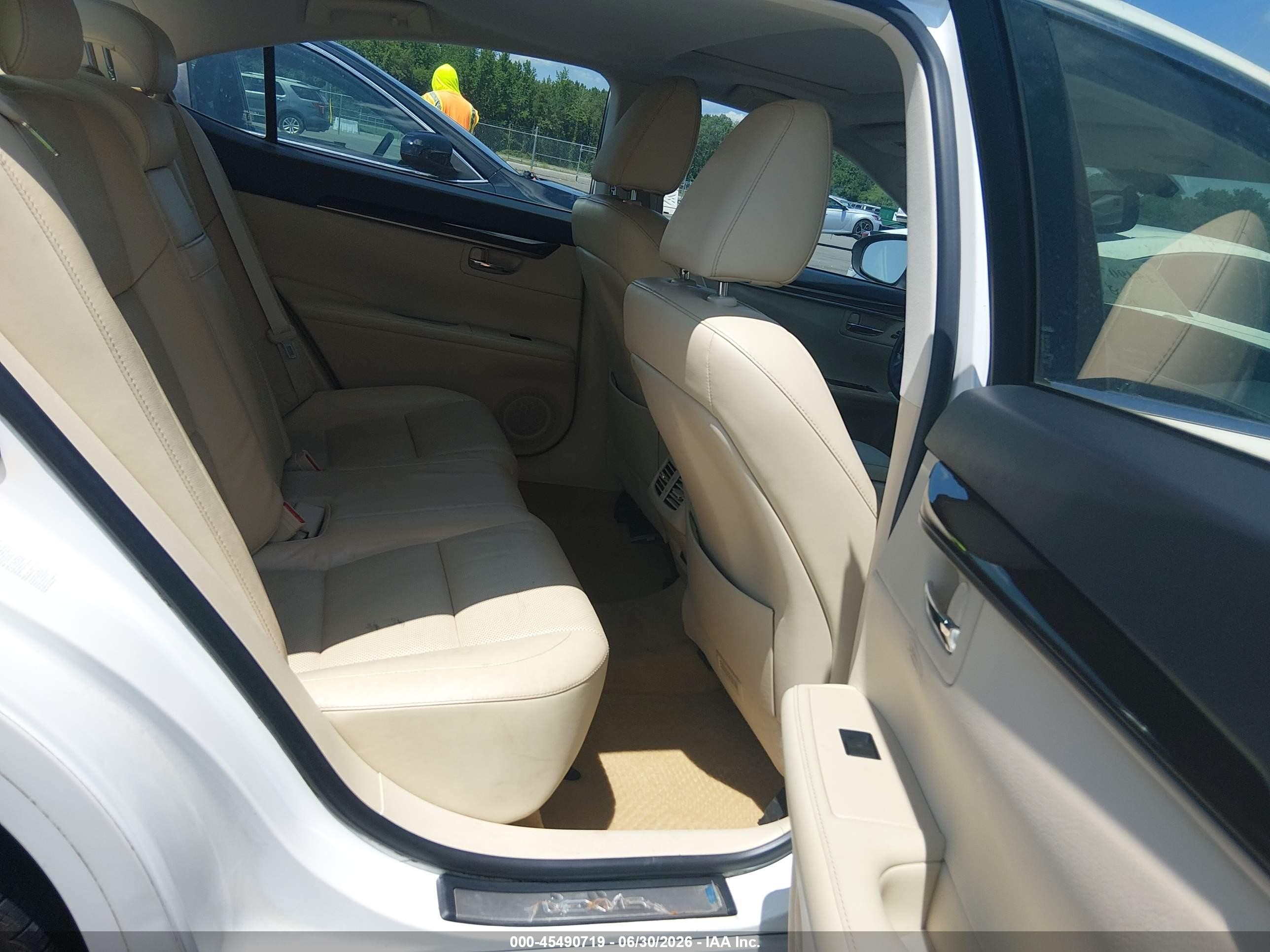 2014 Lexus Es 350   White vin: JTHBK1GG3E2085101