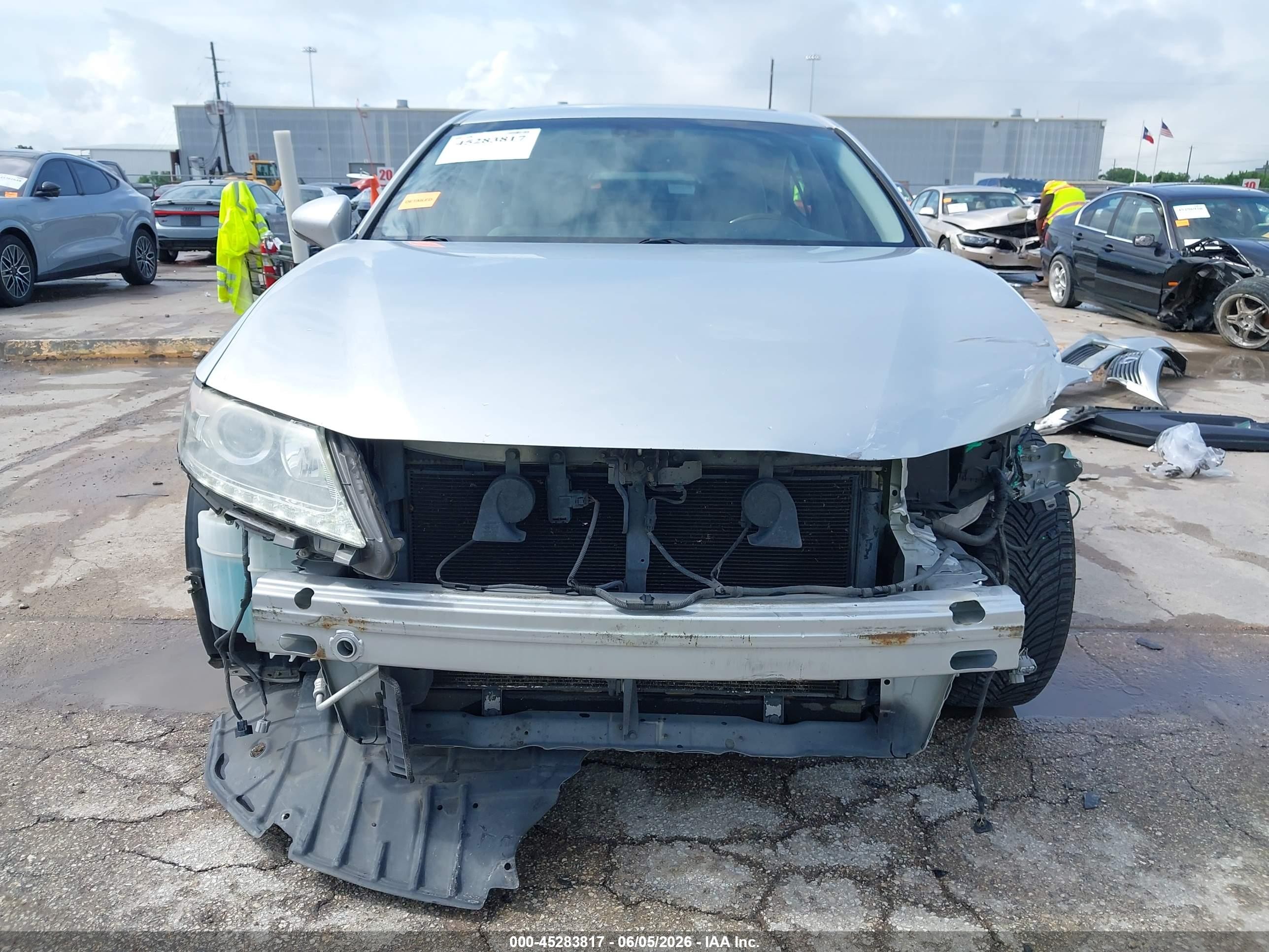 2013 Lexus Es 350   Silver vin: JTHBK1GG5D2068458