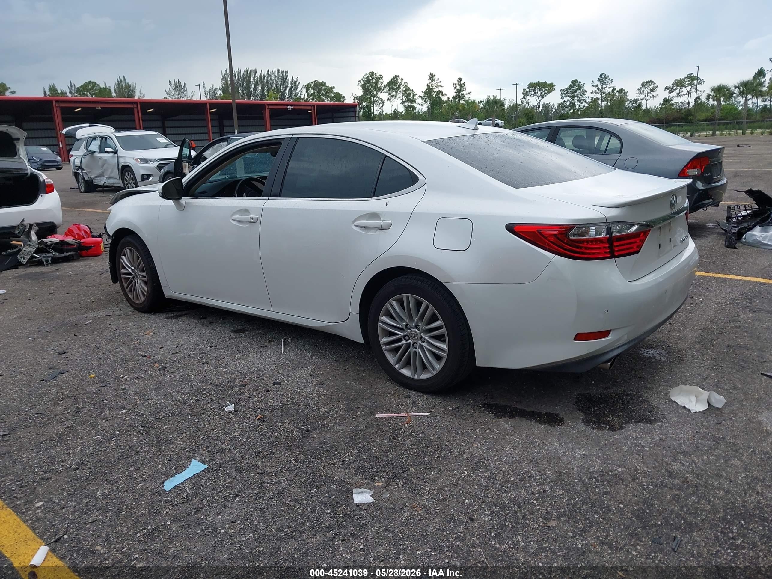 2013 Lexus Es 350   White vin: JTHBK1GG5D2083574
