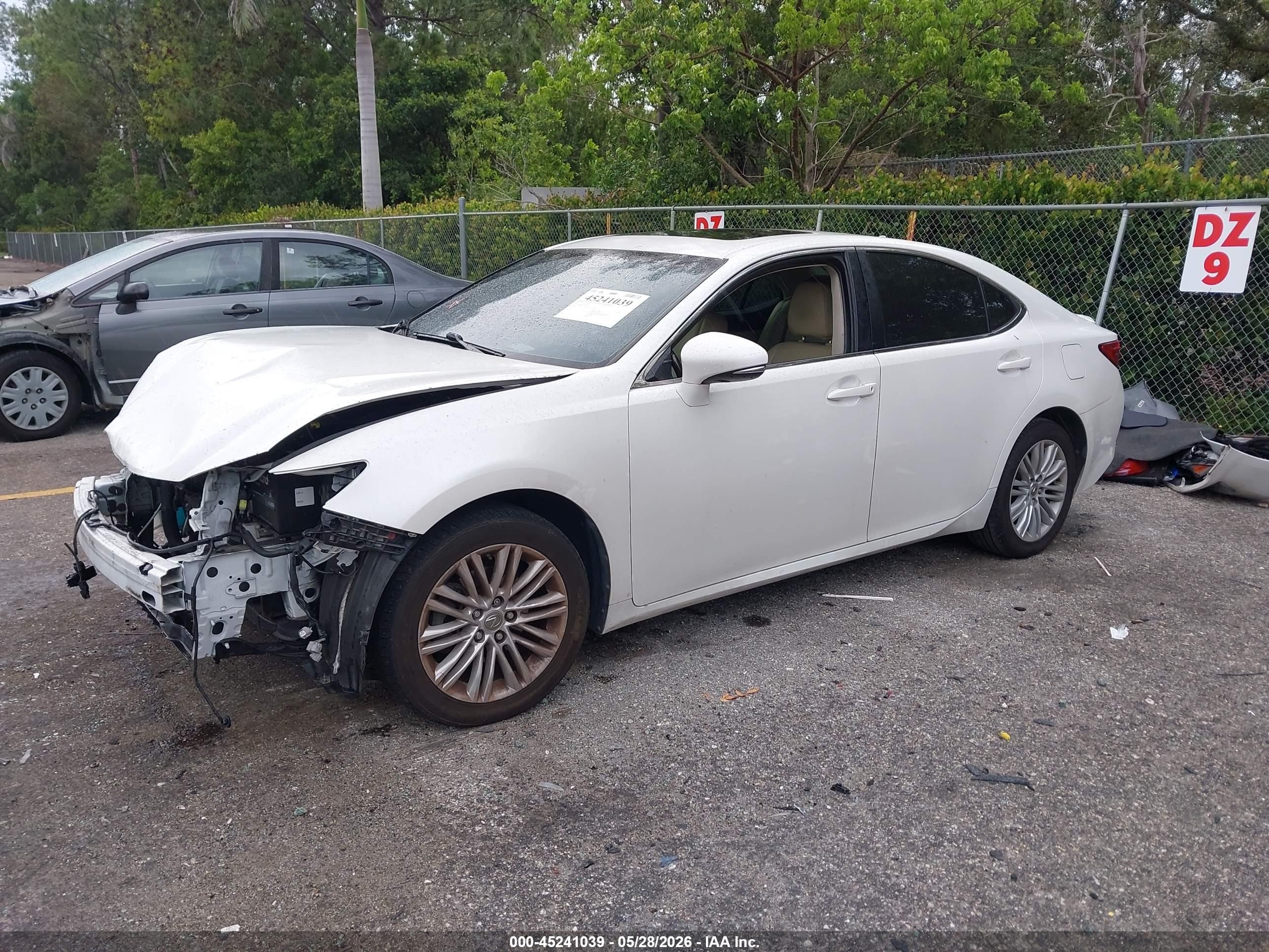 2013 Lexus Es 350   White vin: JTHBK1GG5D2083574