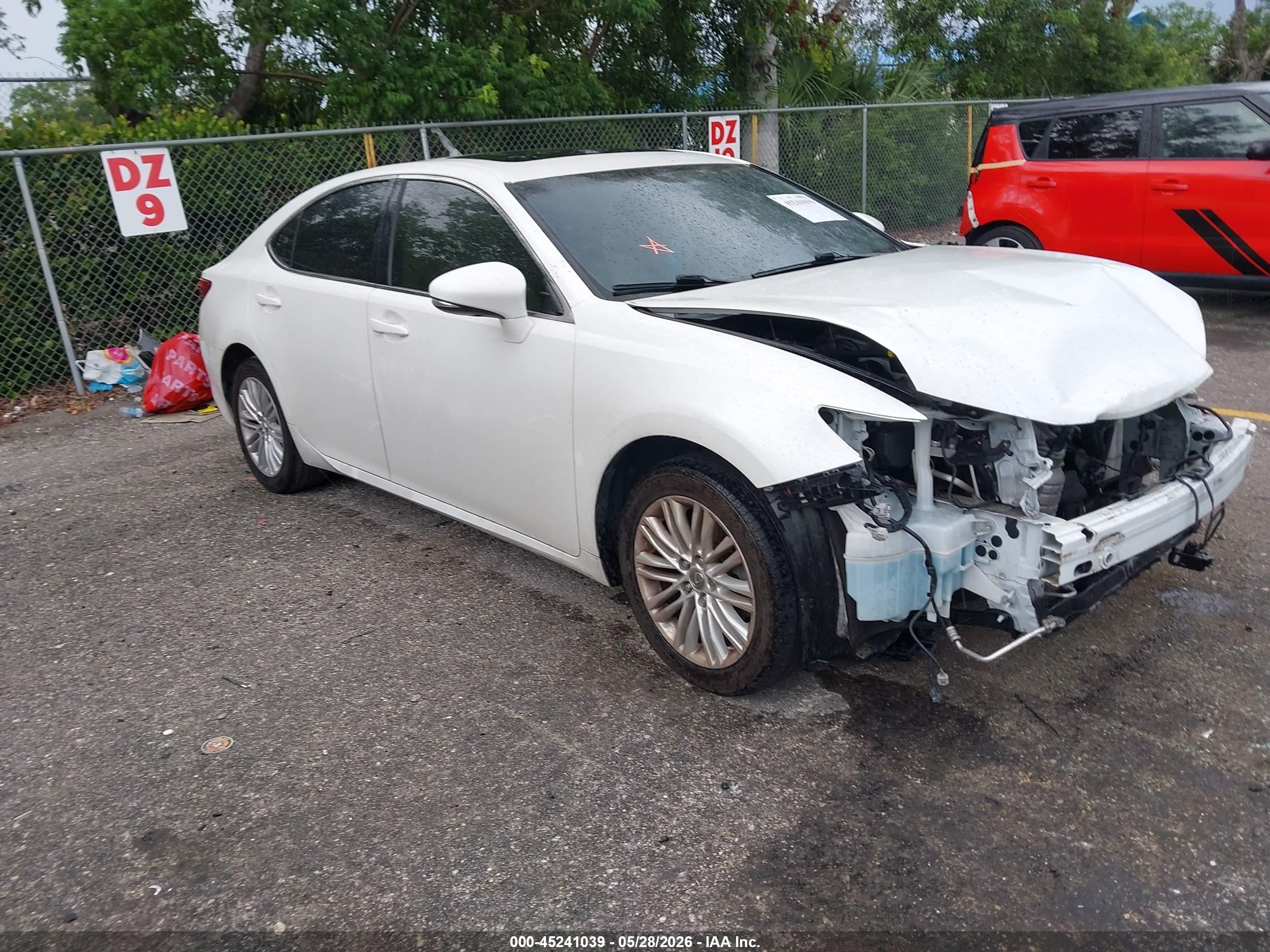 2013 Lexus Es 350   White vin: JTHBK1GG5D2083574