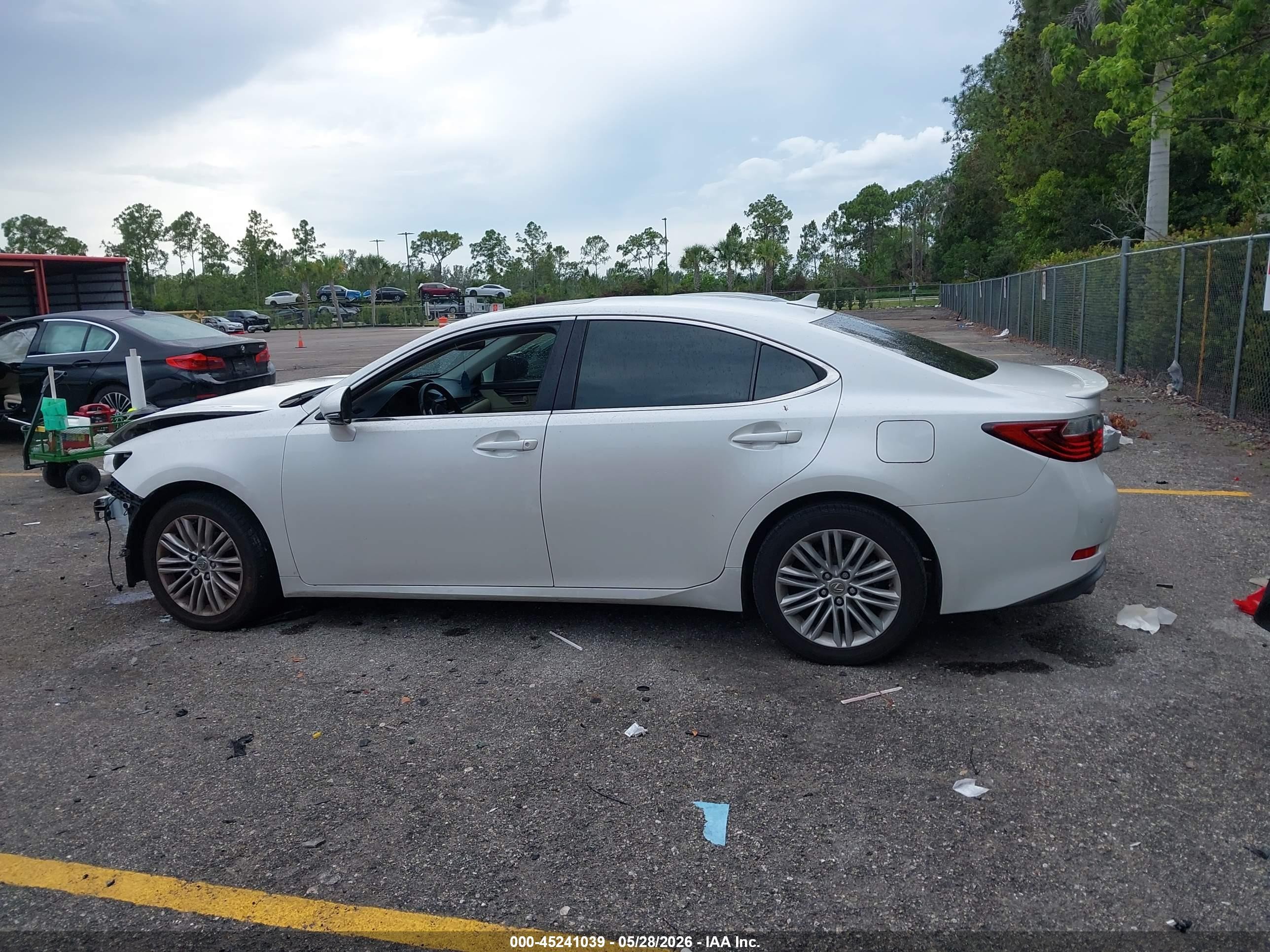 2013 Lexus Es 350   White vin: JTHBK1GG5D2083574