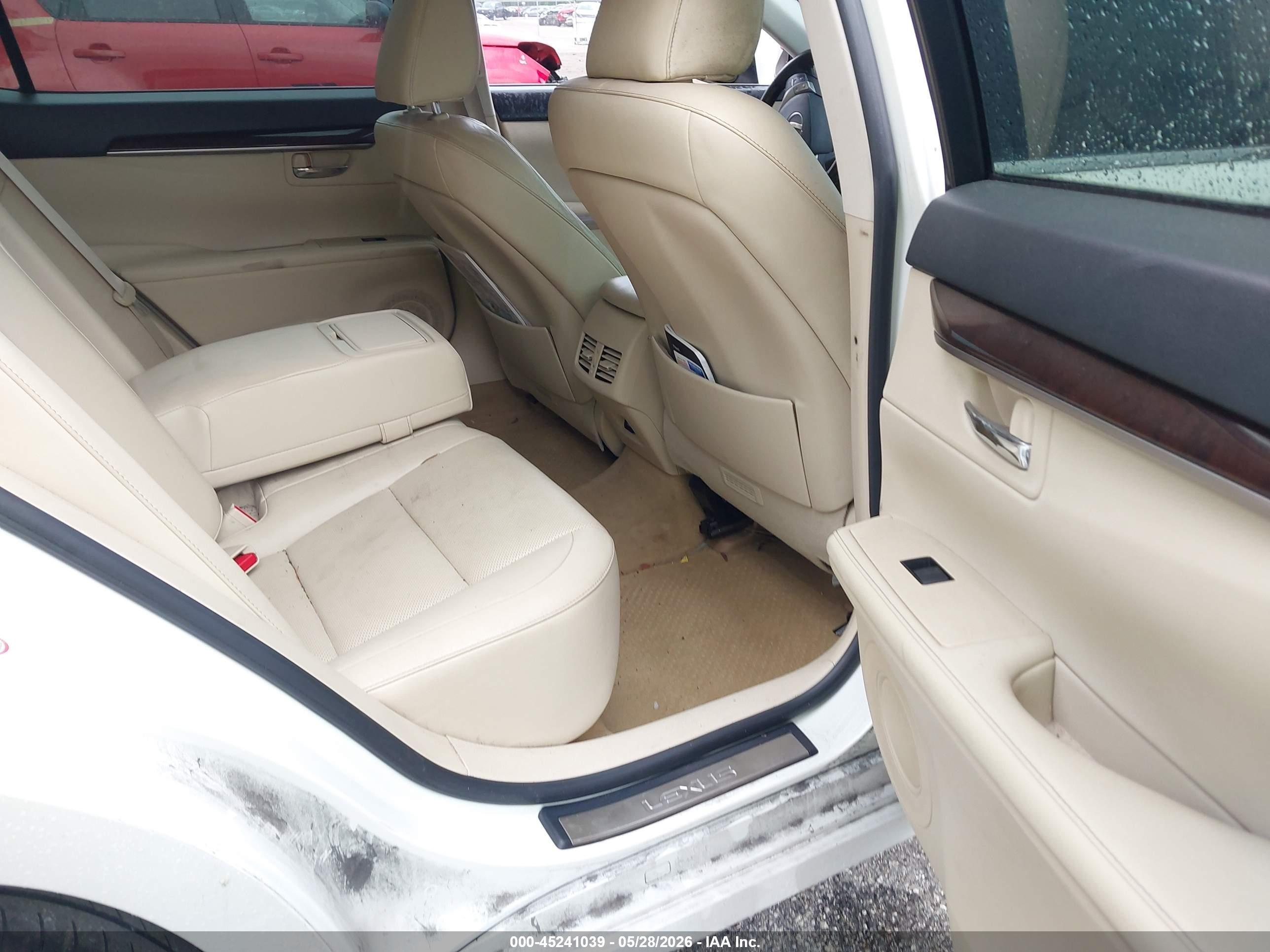 2013 Lexus Es 350   White vin: JTHBK1GG5D2083574