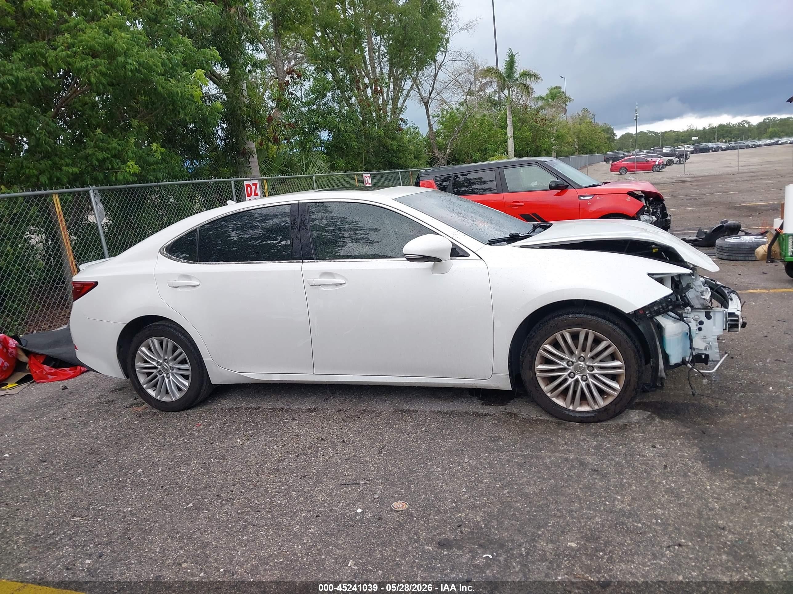 2013 Lexus Es 350   White vin: JTHBK1GG5D2083574