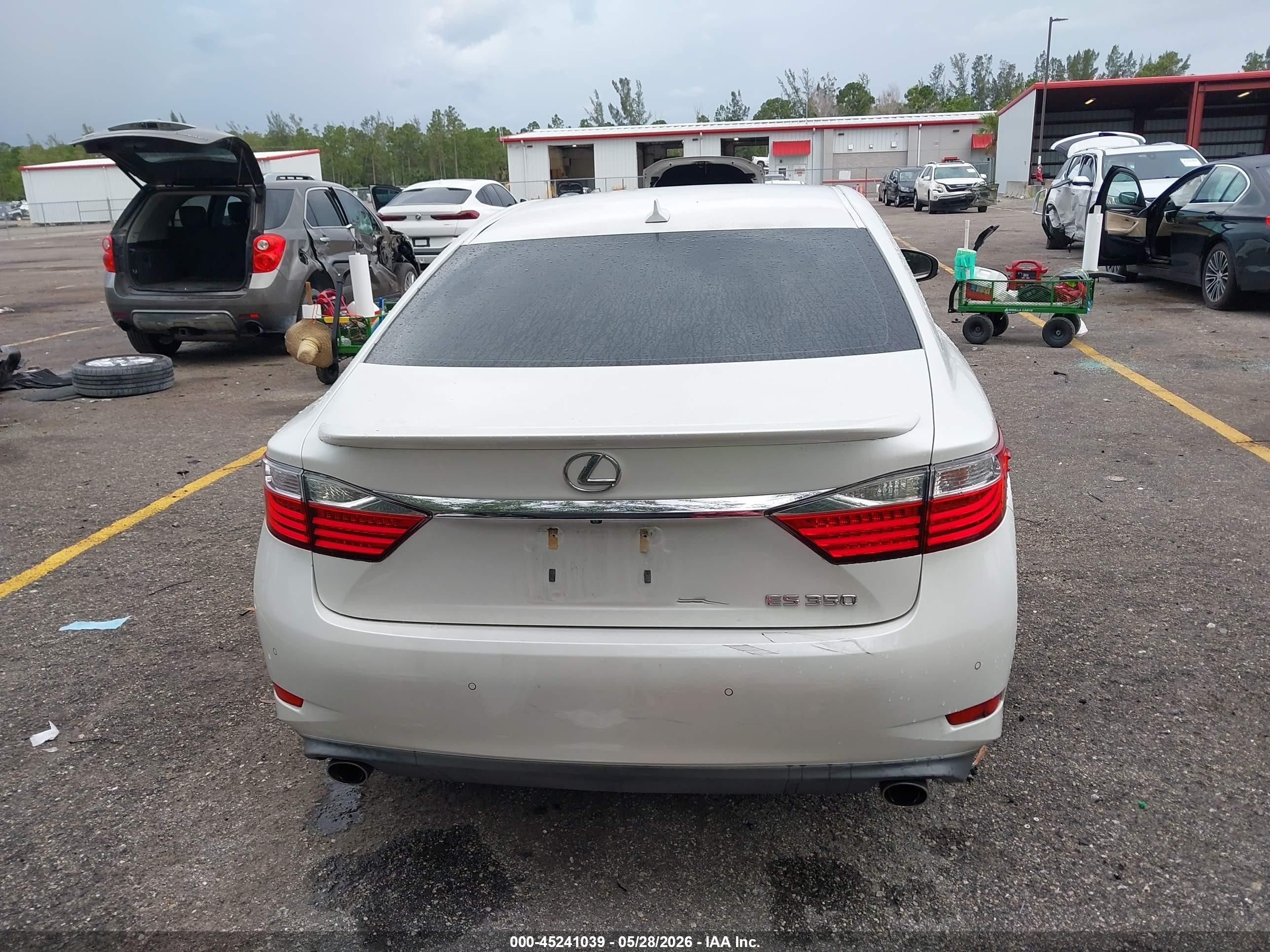 2013 Lexus Es 350   White vin: JTHBK1GG5D2083574