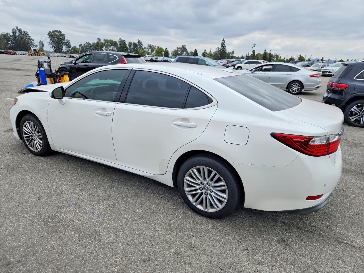 2014 Lexus Es White vin: JTHBK1GG5E2095175