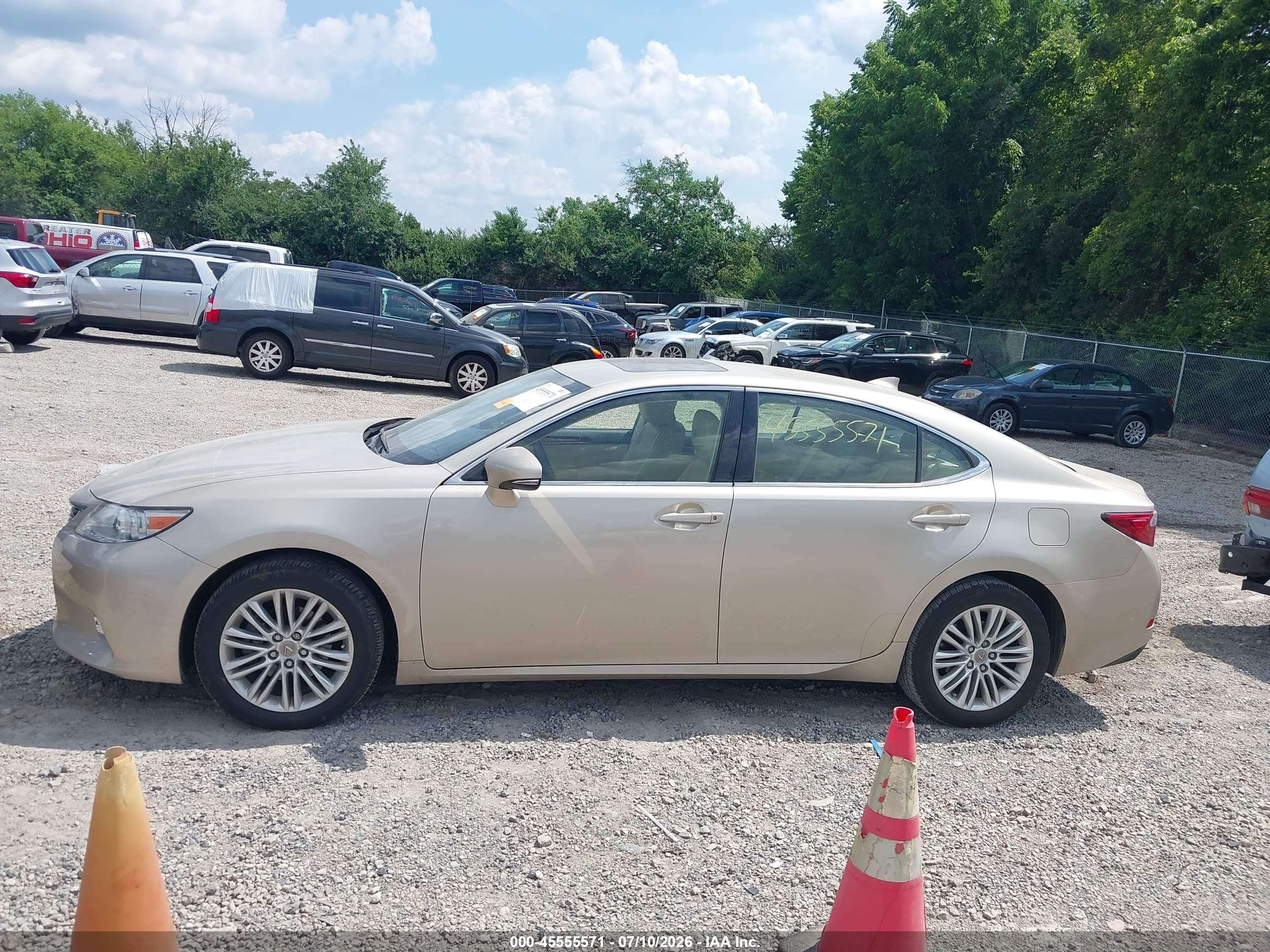 2015 Lexus Es 350 Beige vin: JTHBK1GG5F2176825