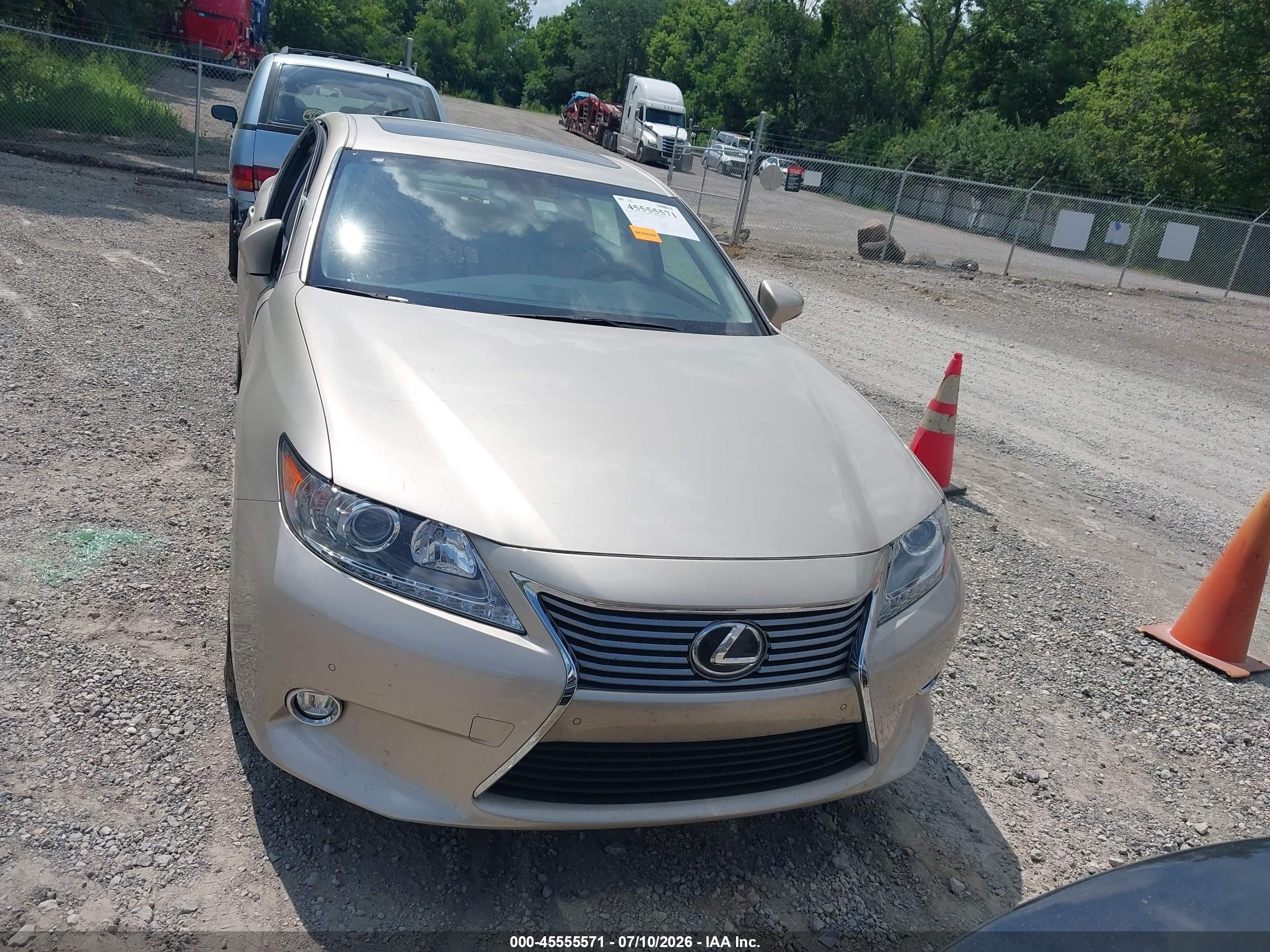 2015 Lexus Es 350 Beige vin: JTHBK1GG5F2176825