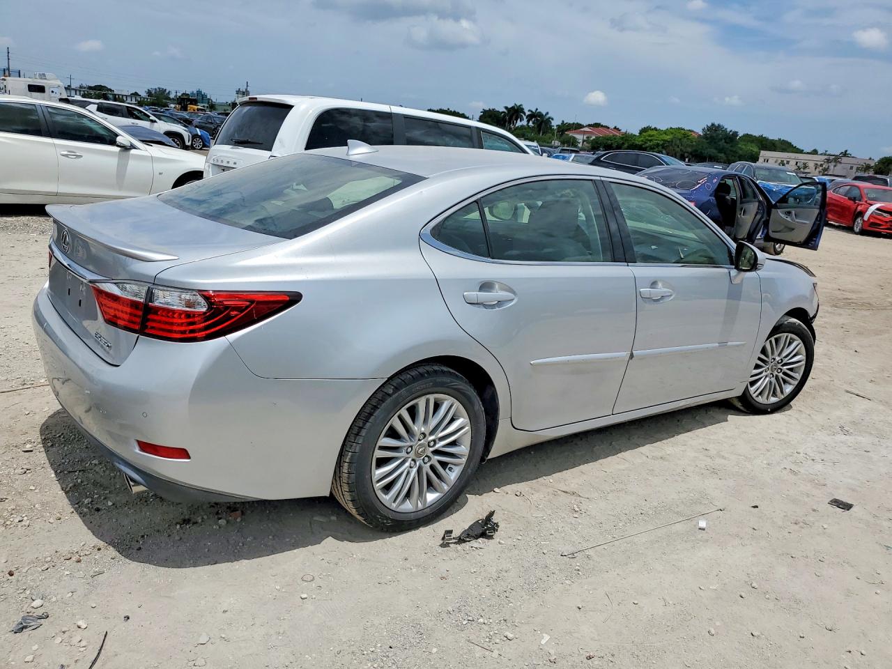 2015 Lexus Es 350 Серебряный vin: JTHBK1GG5F2209418