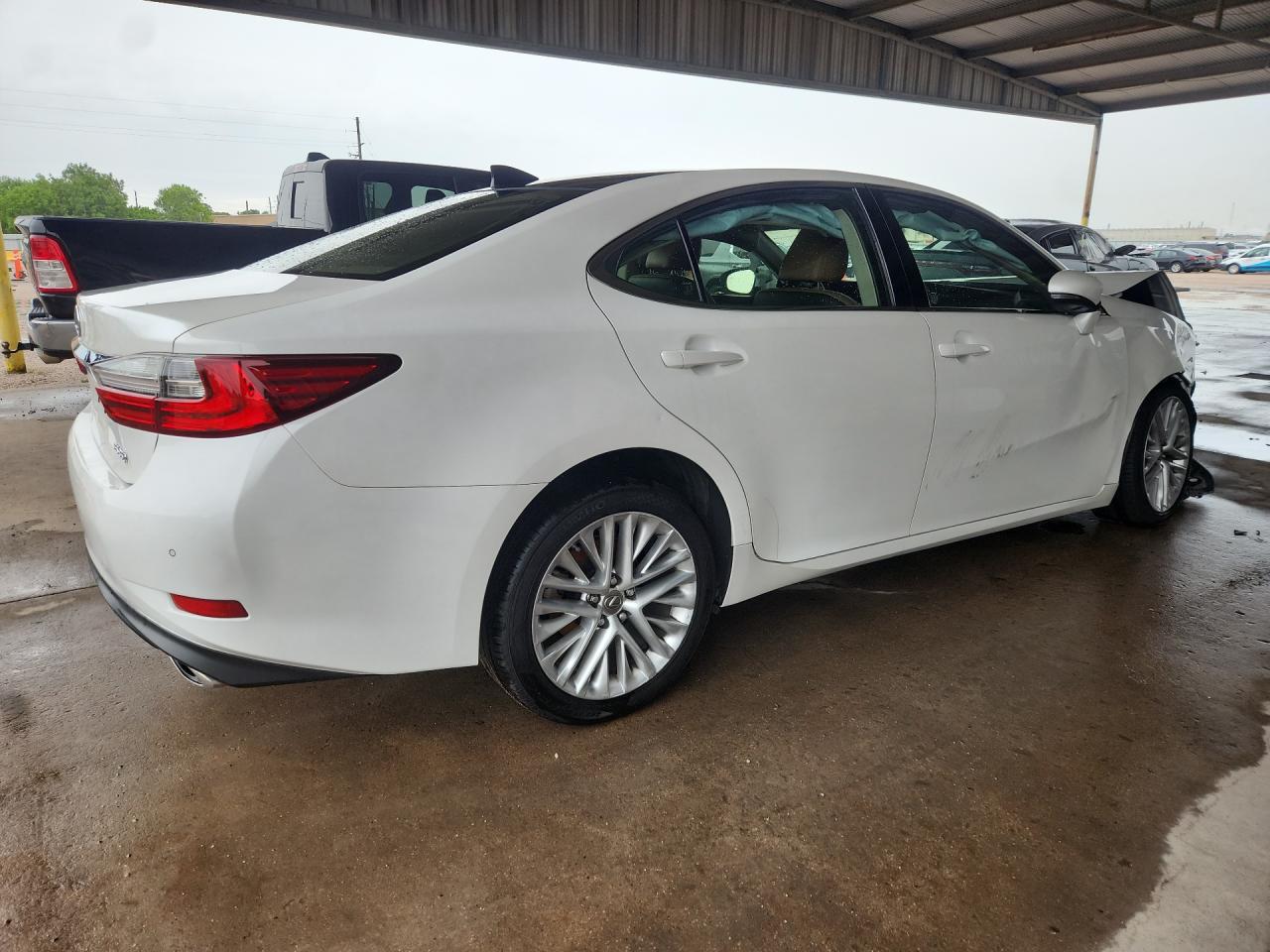 2016 Lexus Es 350 White vin: JTHBK1GG5G2228231 Damage: Right Qtr Panel, Dent(S) W/ Paint Dmg, 1 To 2 Inches