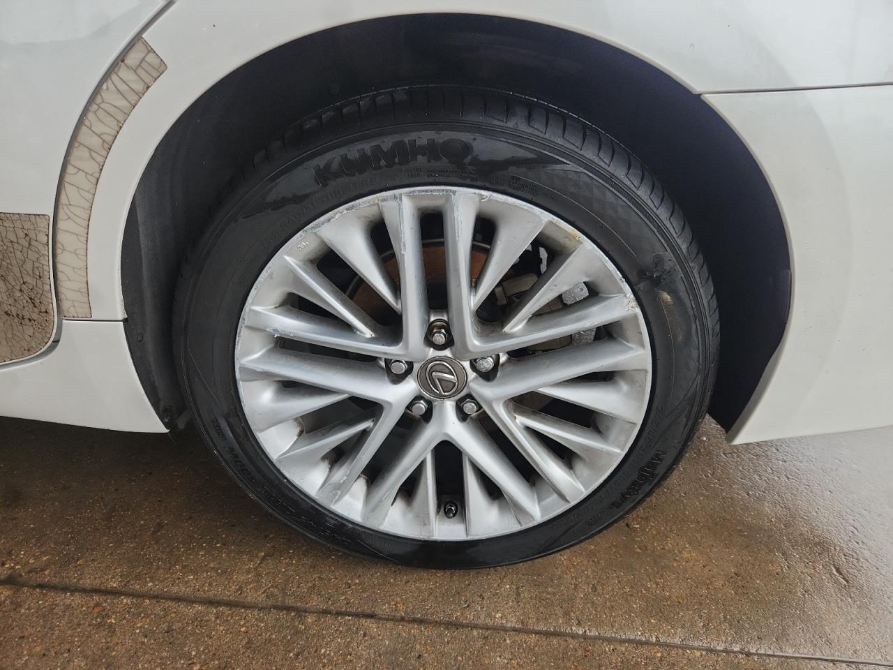 2016 Lexus Es 350 White vin: JTHBK1GG5G2228231 Damage: Left Rear Wheel, Curb Rash, > 12 Inches