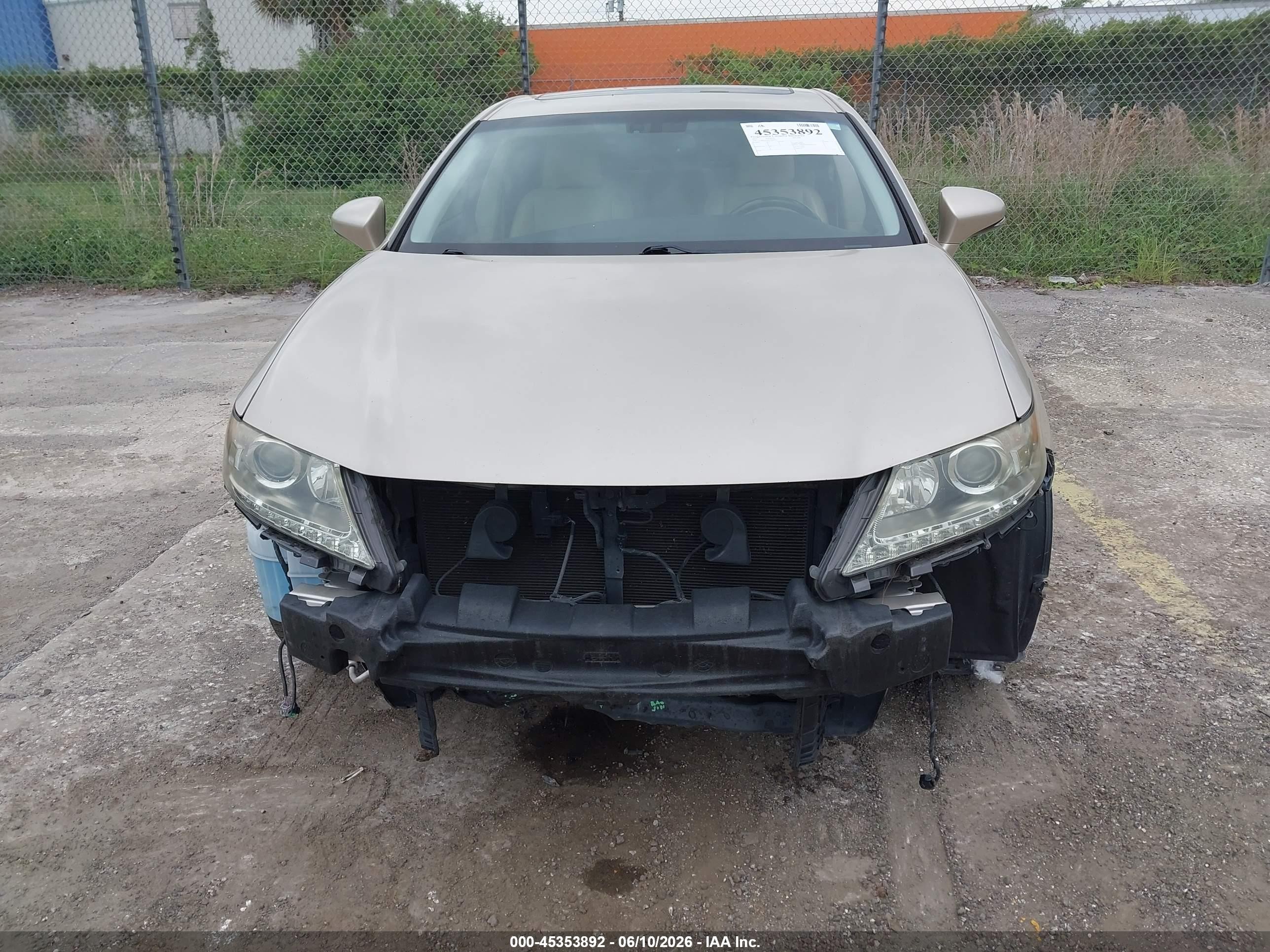 2013 Lexus Es 350   Gold vin: JTHBK1GG6D2004414