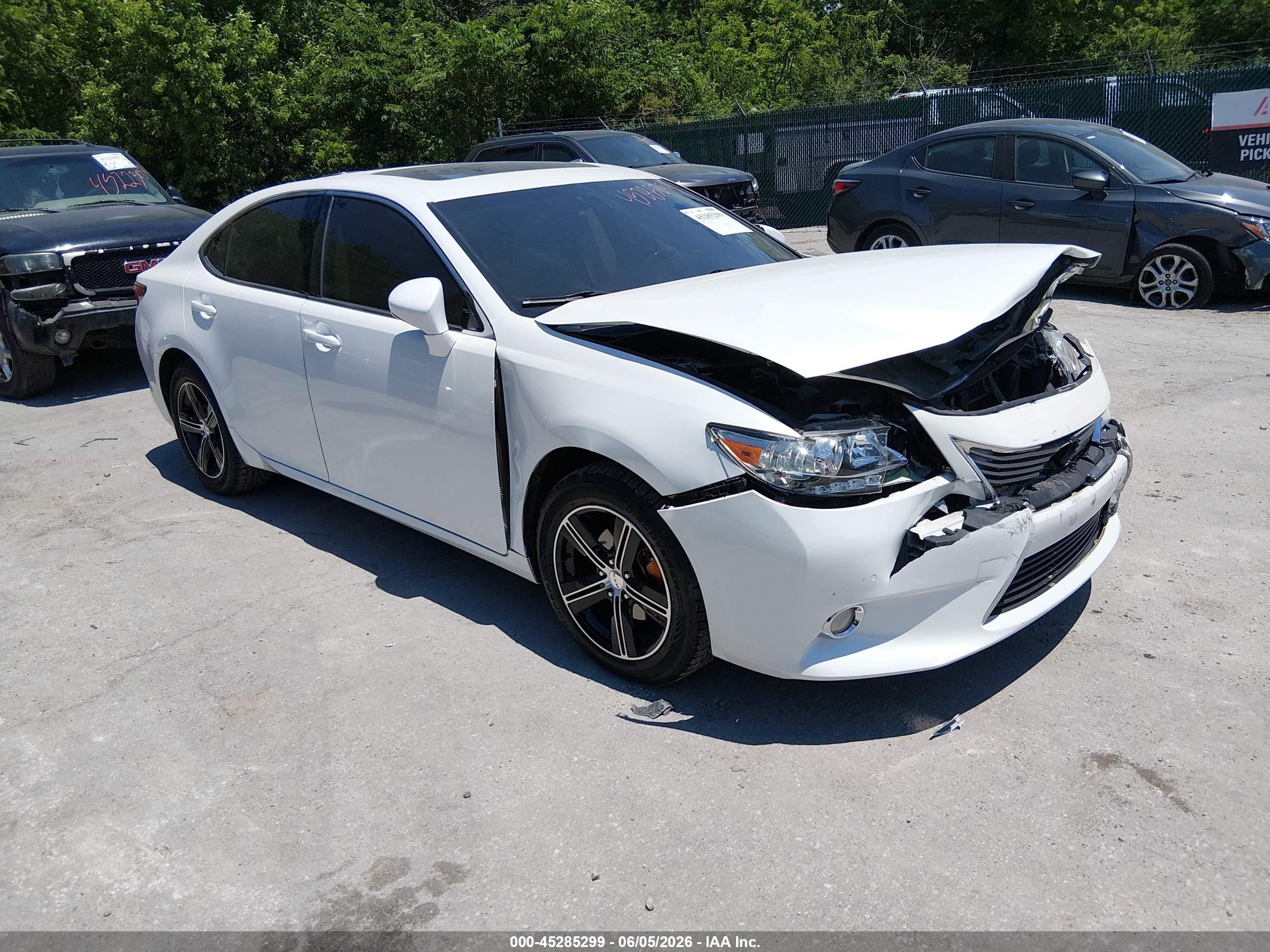 2014 Lexus Es 350   White vin: JTHBK1GG6E2090857