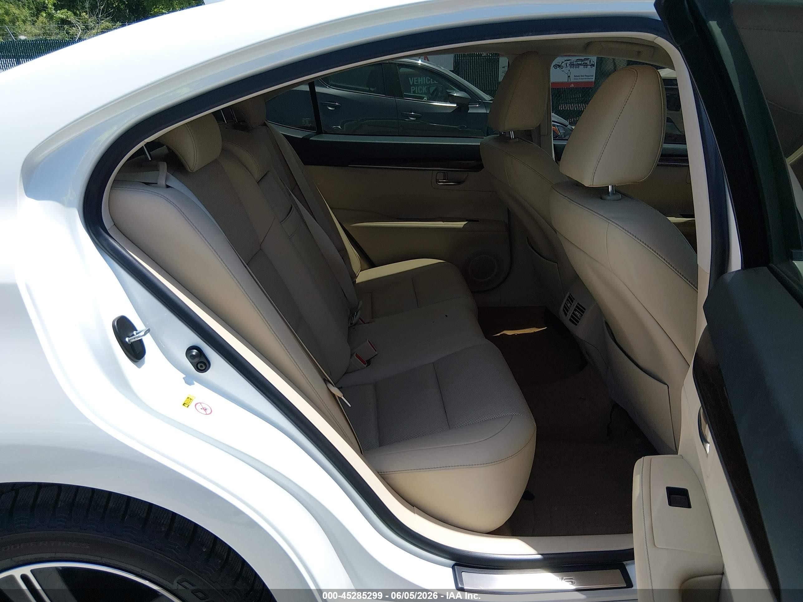 2014 Lexus Es 350   White vin: JTHBK1GG6E2090857
