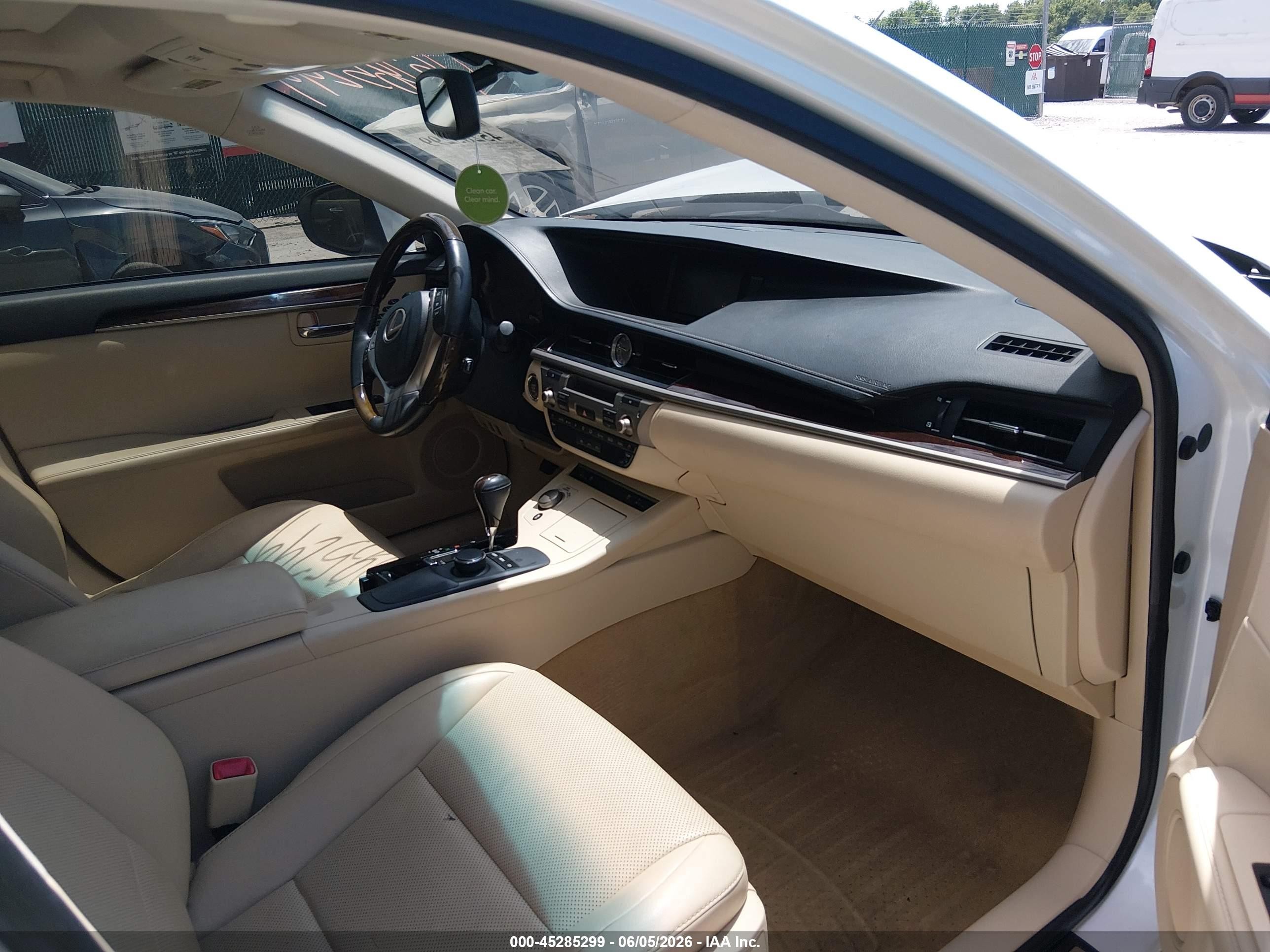 2014 Lexus Es 350   White vin: JTHBK1GG6E2090857