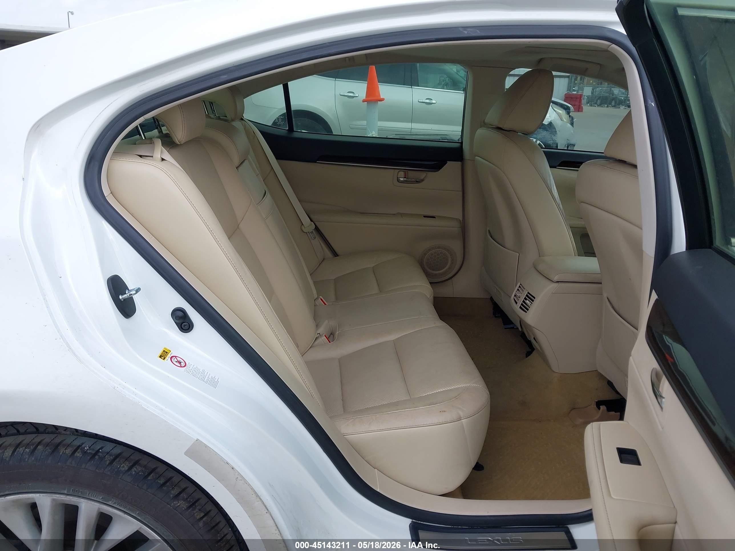 2014 Lexus Es 350   White vin: JTHBK1GG6E2103820