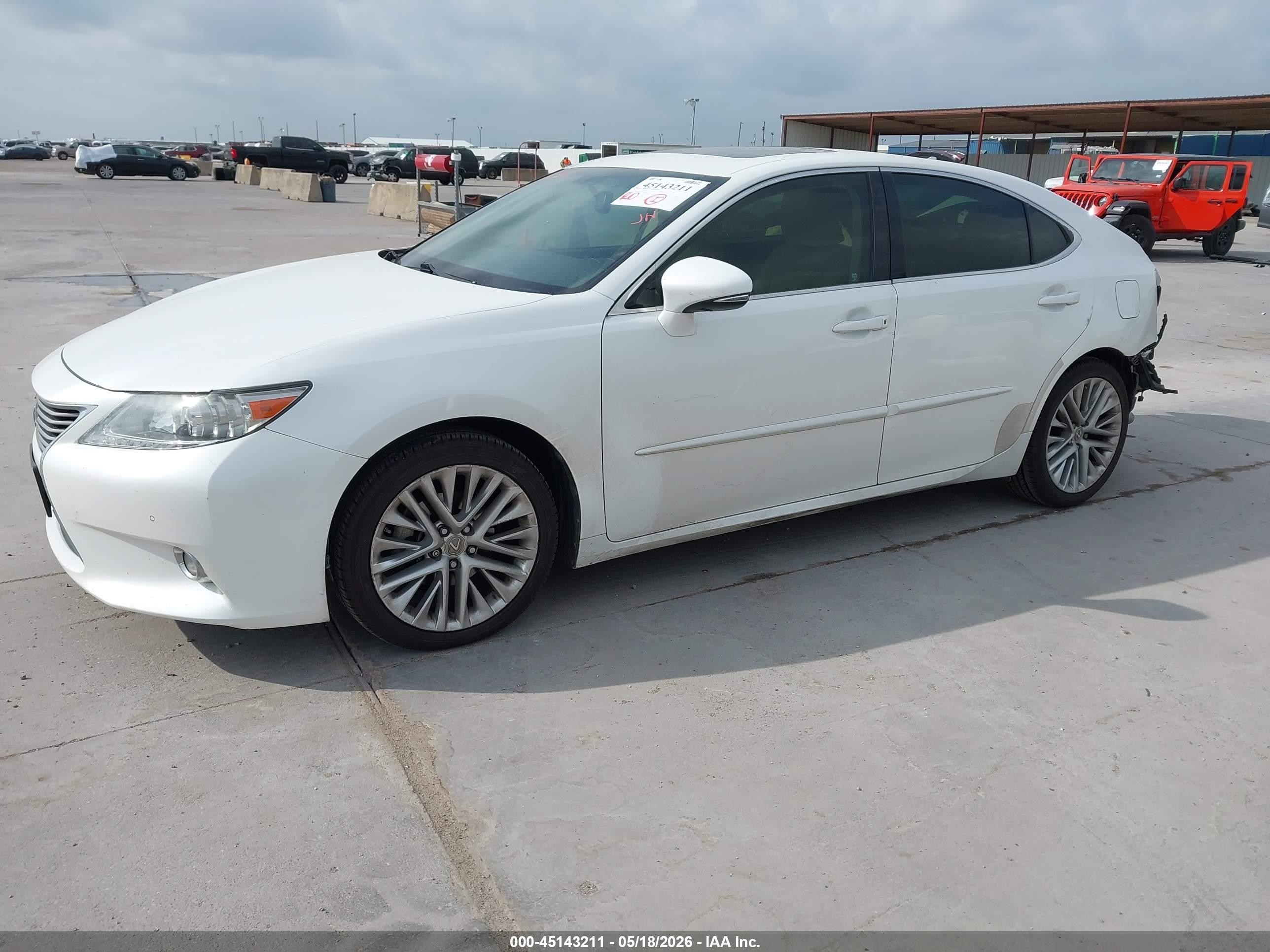 2014 Lexus Es 350   White vin: JTHBK1GG6E2103820