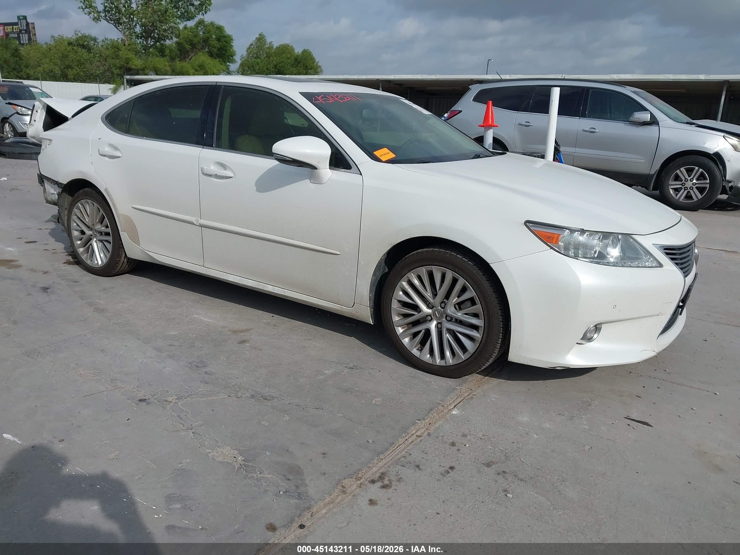 2014 Lexus Es 350   White vin: JTHBK1GG6E2103820