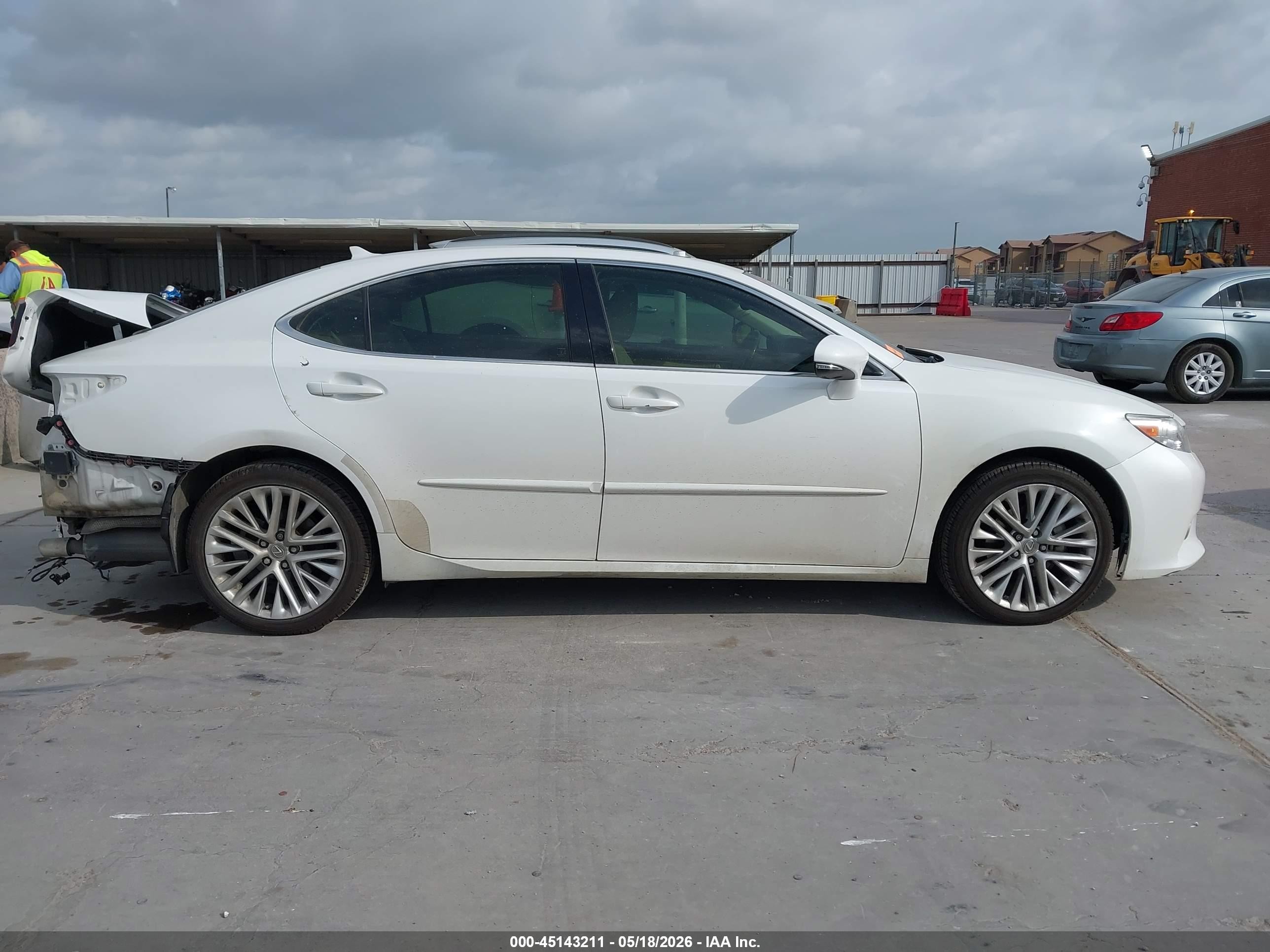 2014 Lexus Es 350   White vin: JTHBK1GG6E2103820