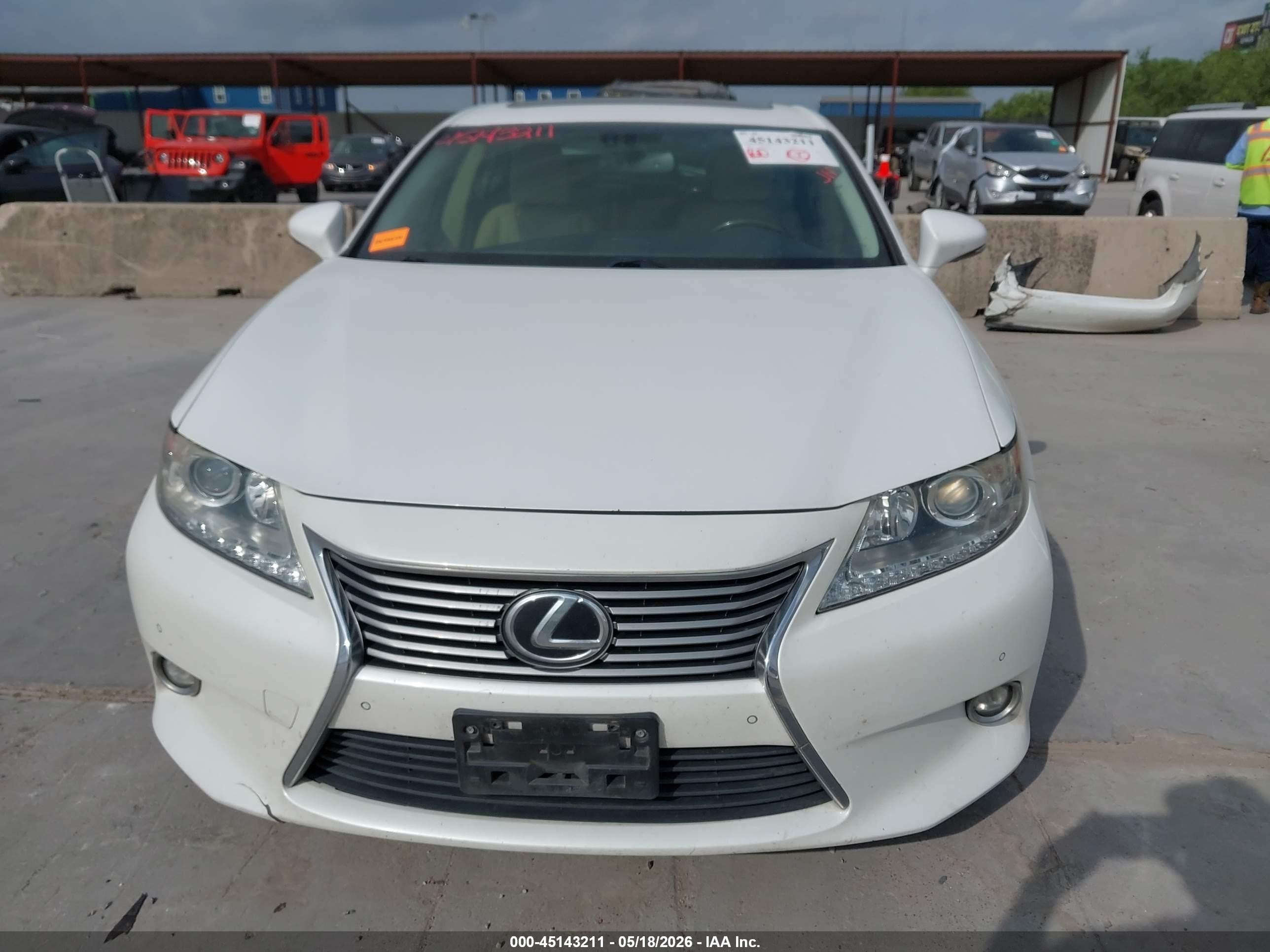 2014 Lexus Es 350   White vin: JTHBK1GG6E2103820