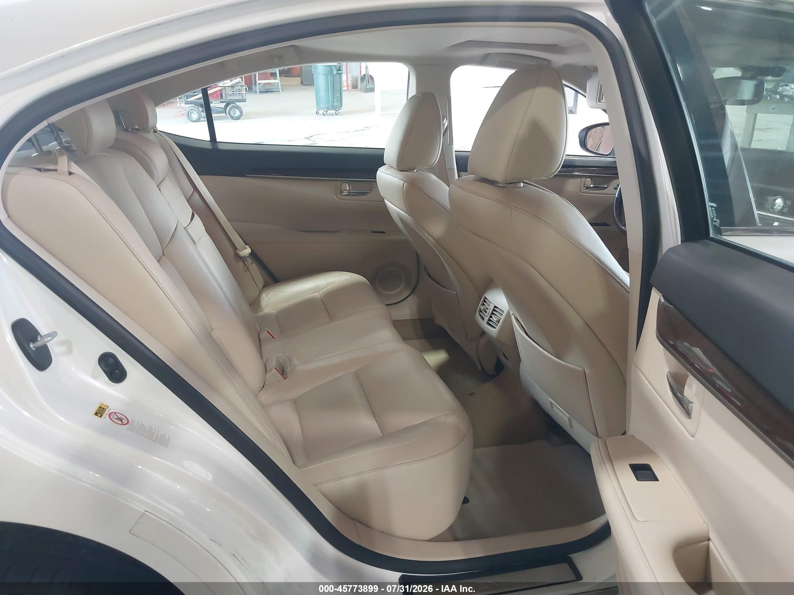 2015 Lexus Es 350   Белый vin: JTHBK1GG7F2153871