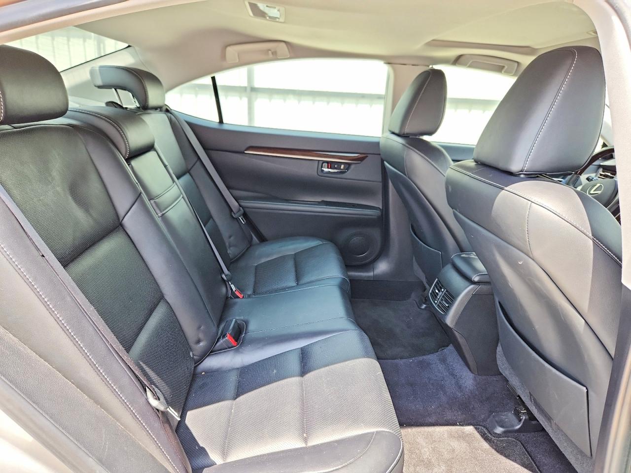 2015 Lexus Es 350 Beige vin: JTHBK1GG7F2154468