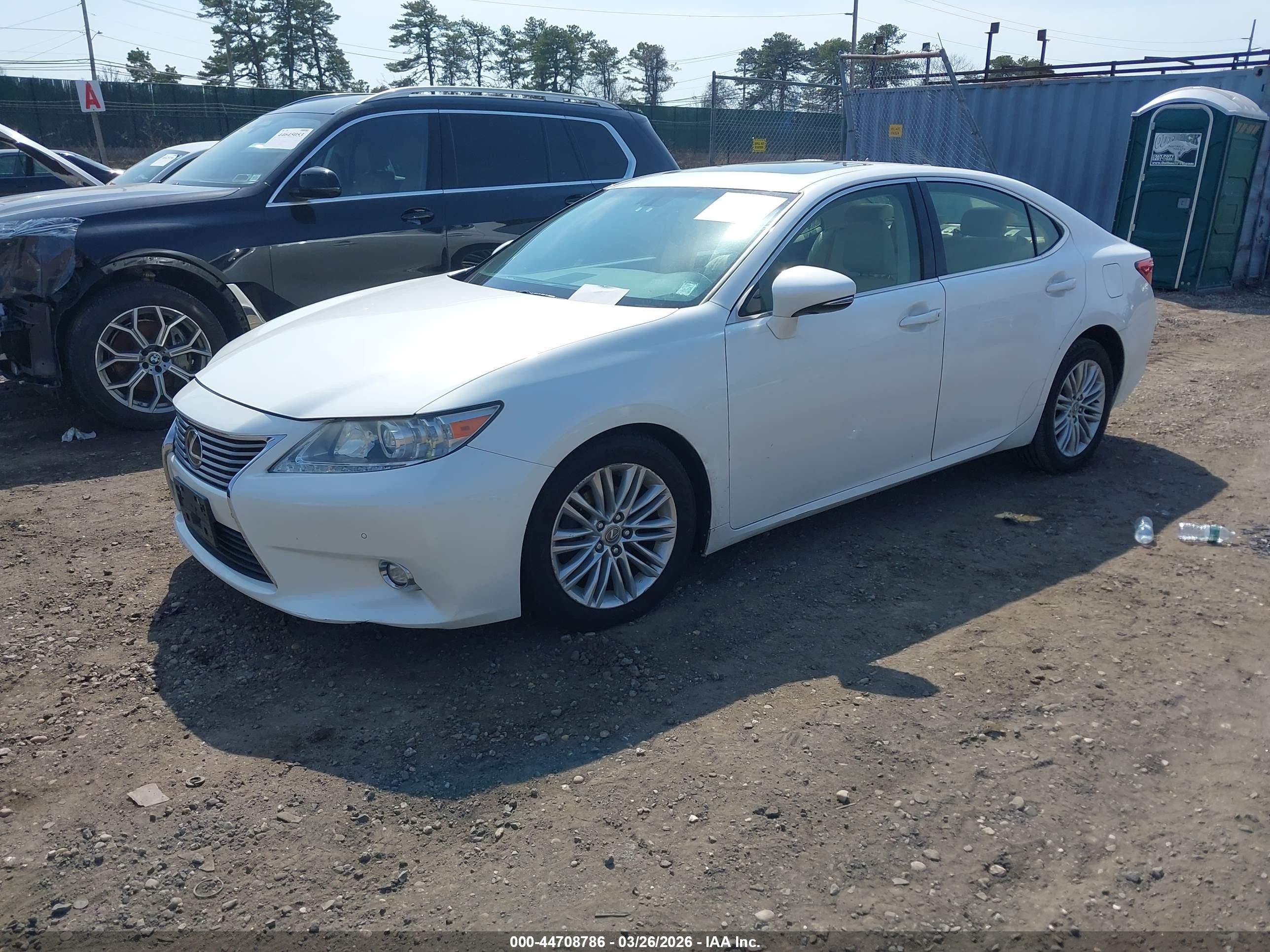 2015 Lexus Es 350   White vin: JTHBK1GG7F2184490