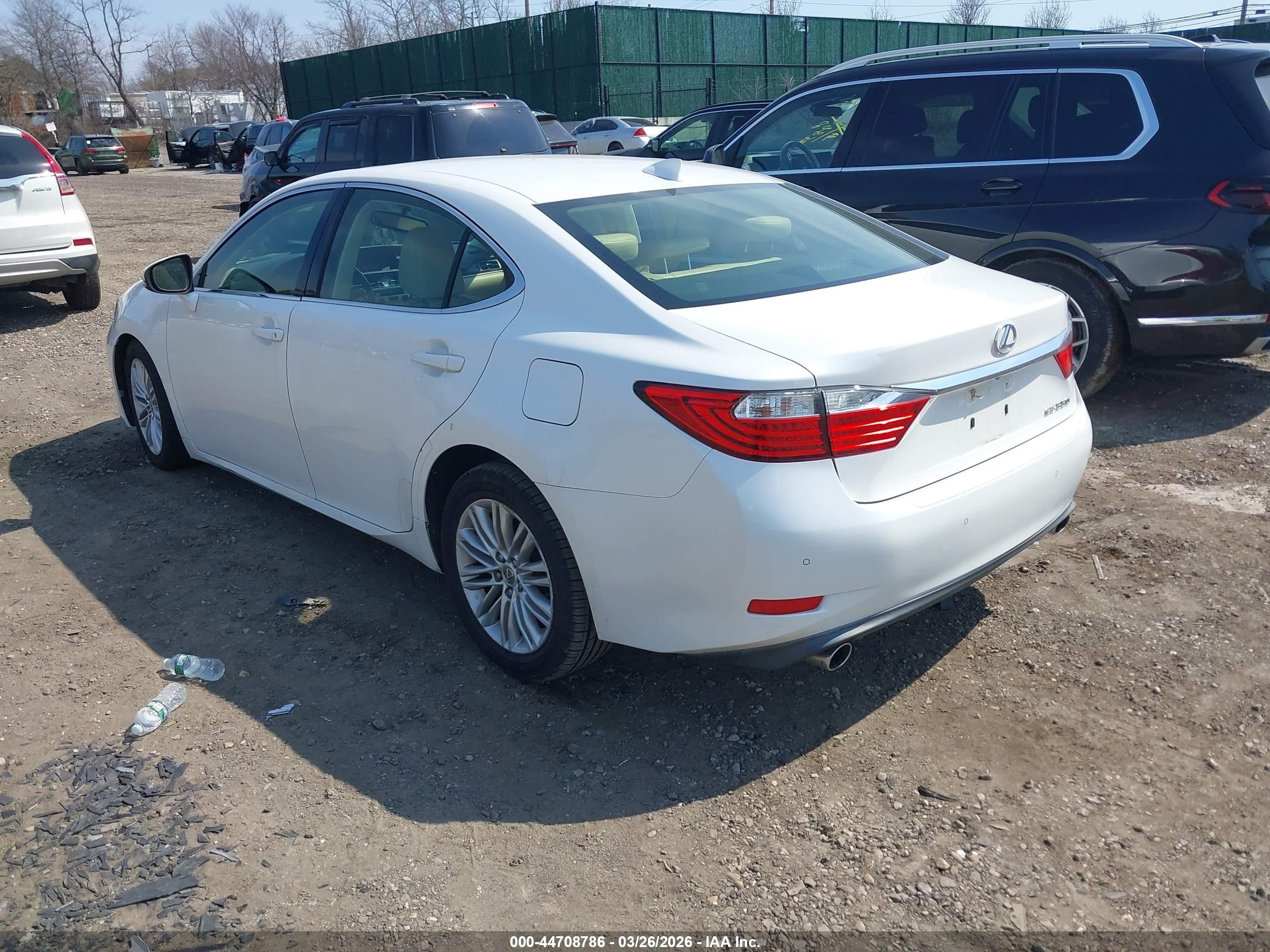2015 Lexus Es 350   White vin: JTHBK1GG7F2184490