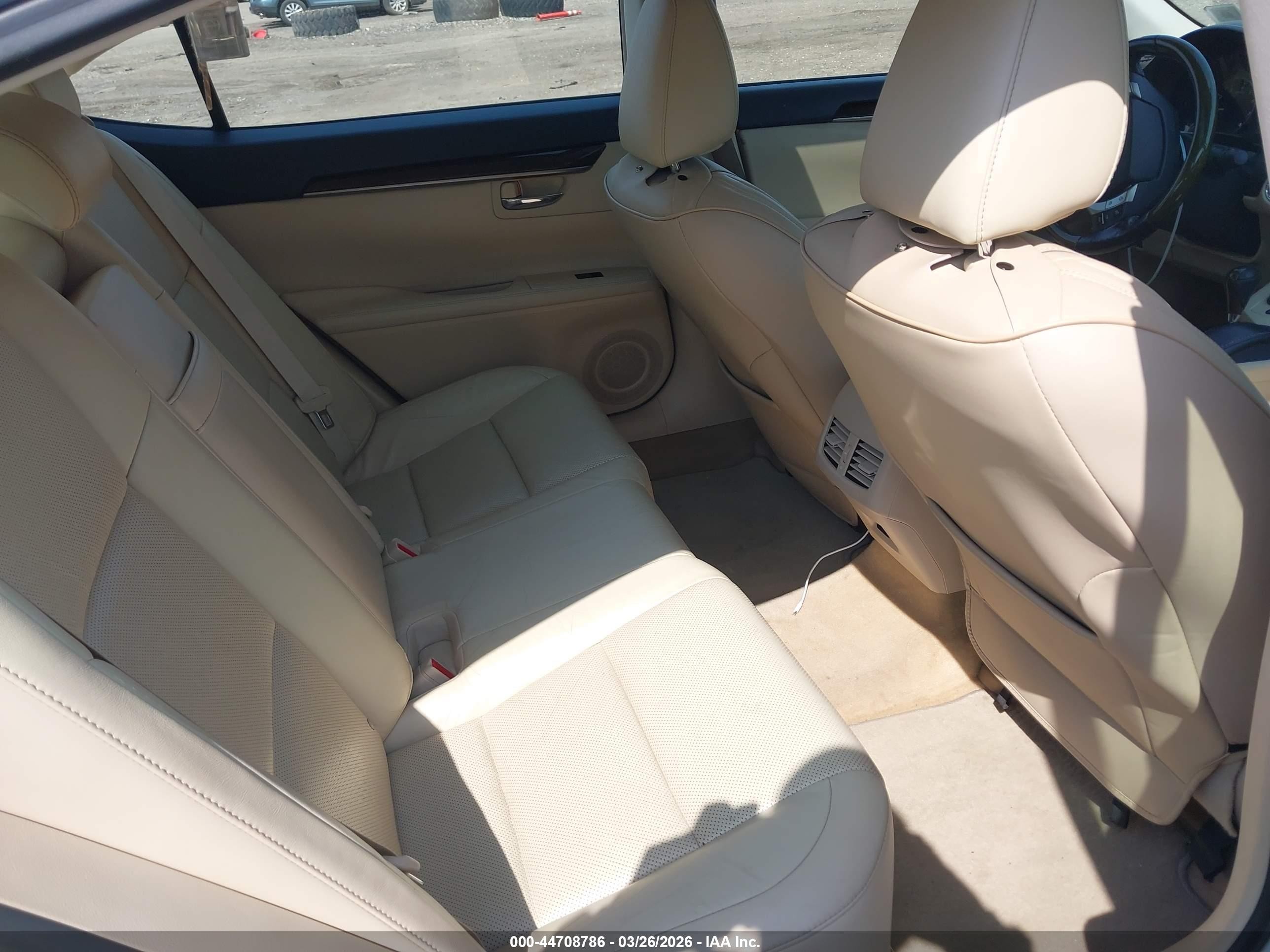 2015 Lexus Es 350   White vin: JTHBK1GG7F2184490