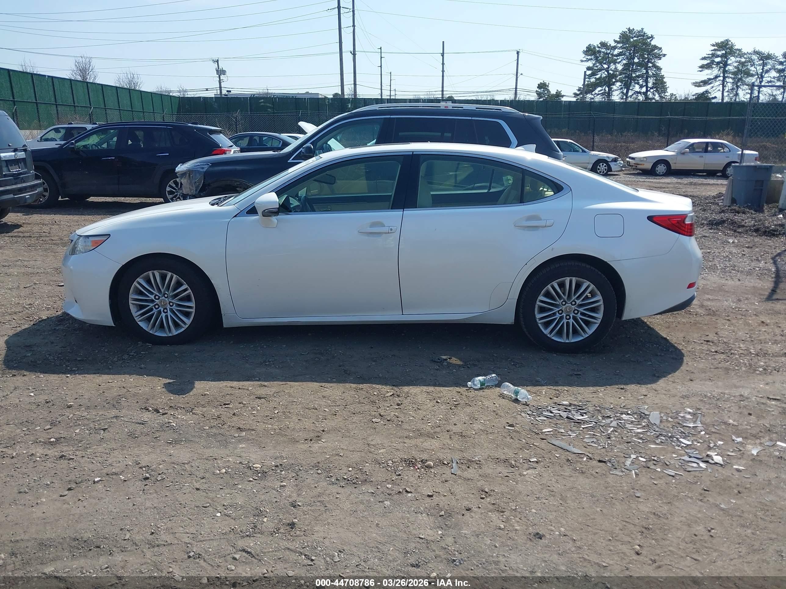 2015 Lexus Es 350   White vin: JTHBK1GG7F2184490