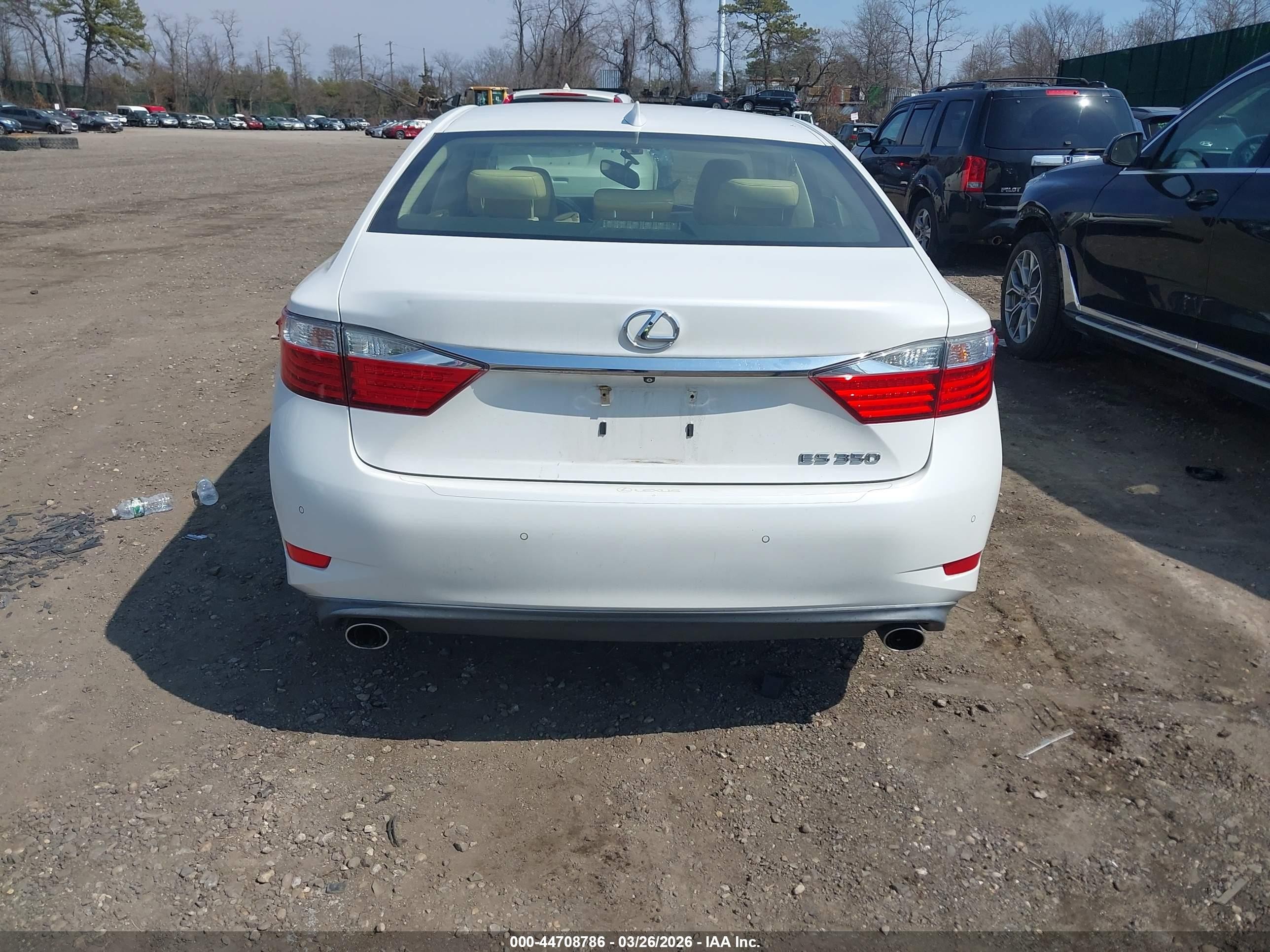 2015 Lexus Es 350   White vin: JTHBK1GG7F2184490