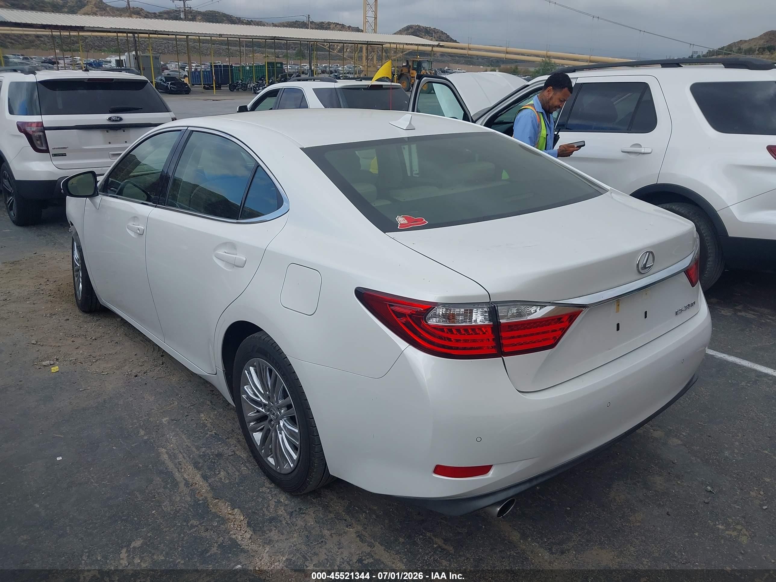 2013 Lexus Es 350   White vin: JTHBK1GG8D2013762