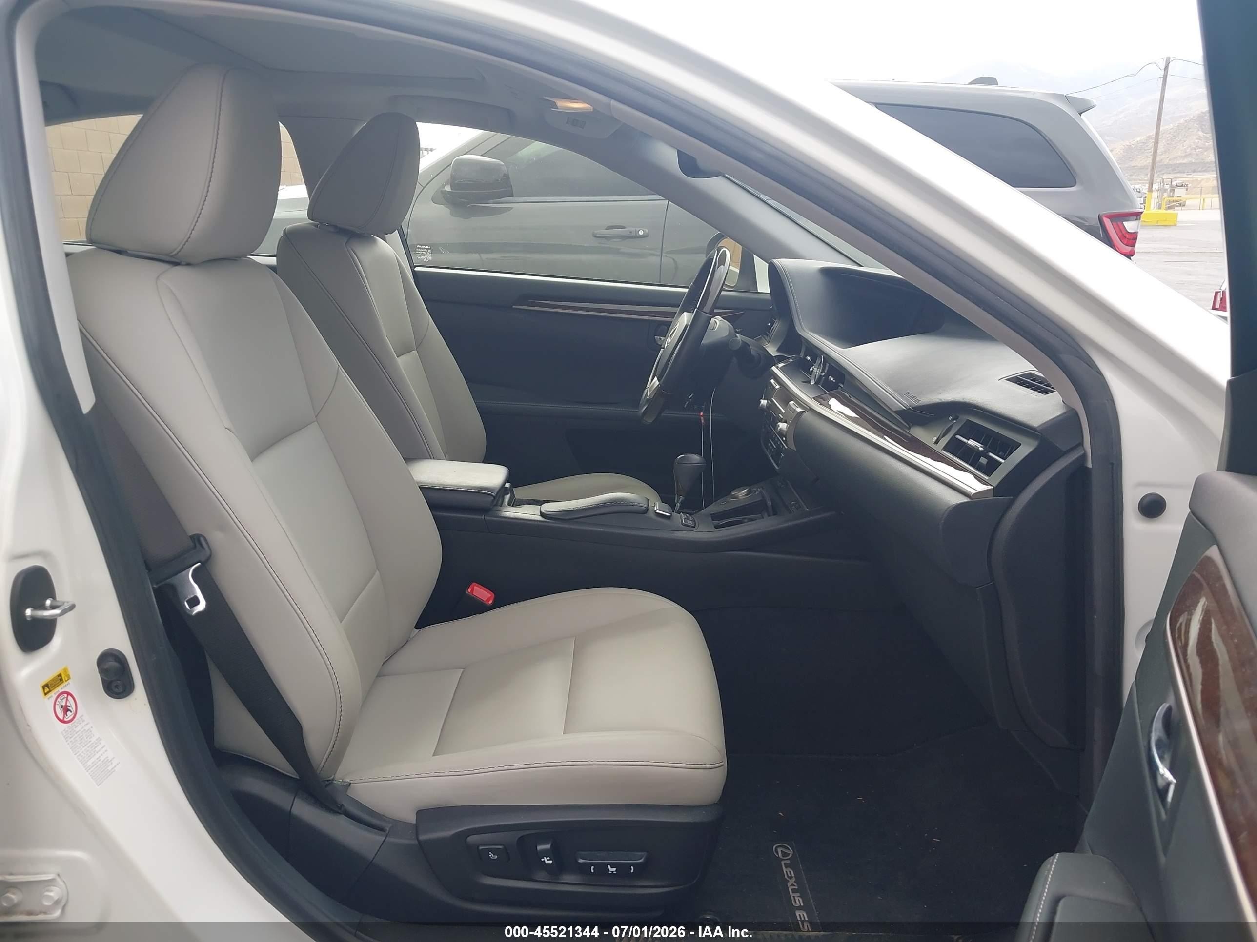 2013 Lexus Es 350   White vin: JTHBK1GG8D2013762