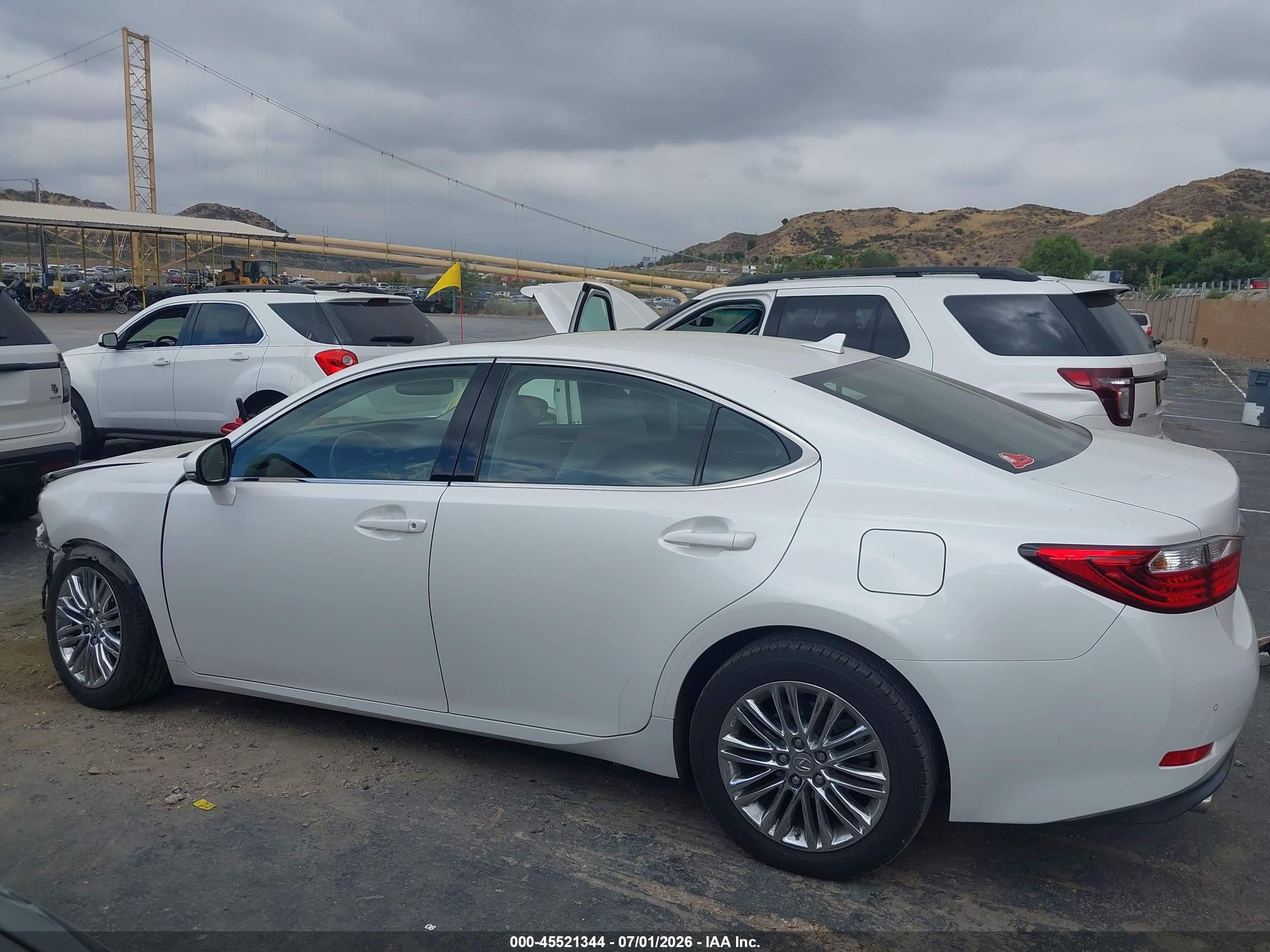 2013 Lexus Es 350   White vin: JTHBK1GG8D2013762