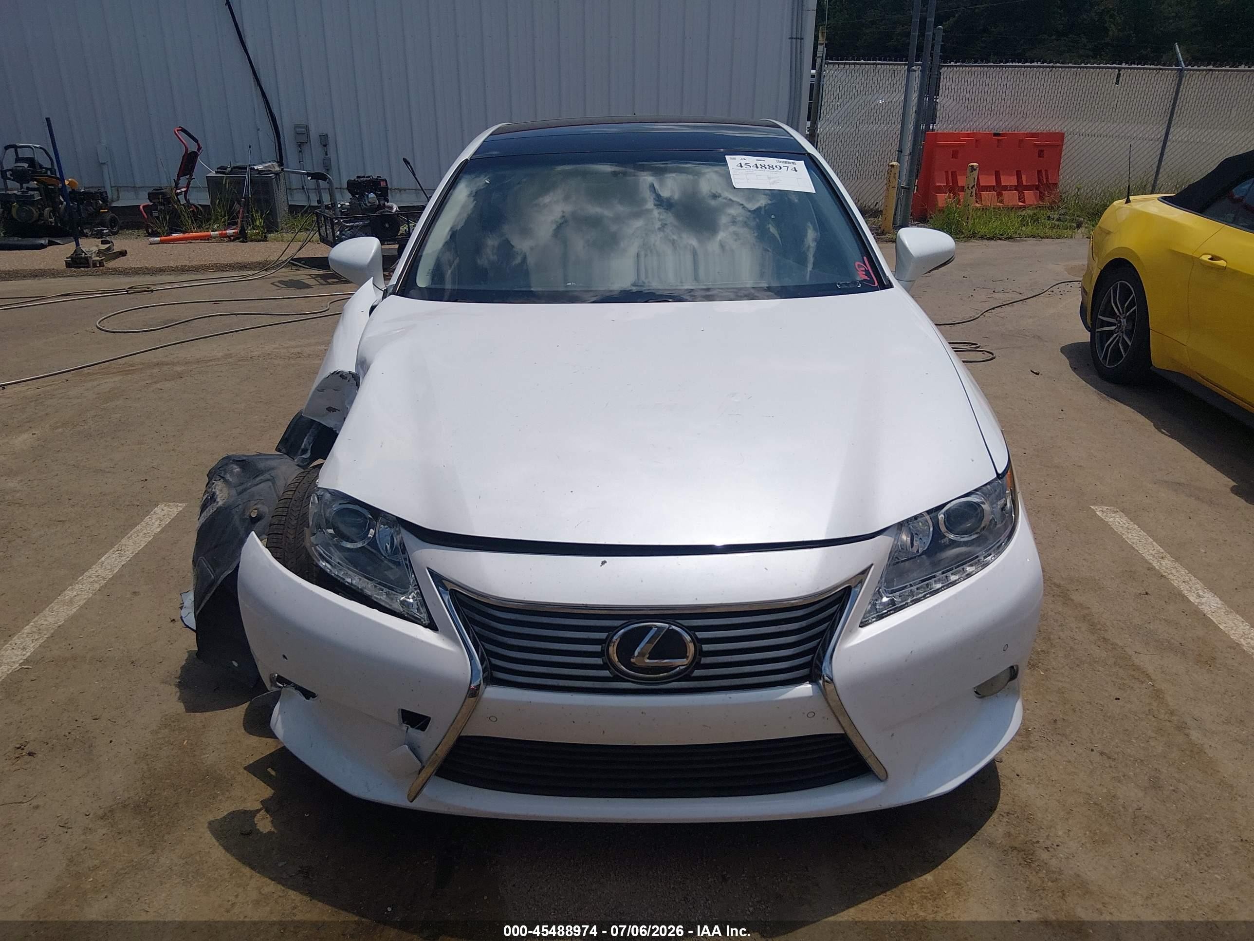 2013 Lexus Es 350   White vin: JTHBK1GG8D2059320