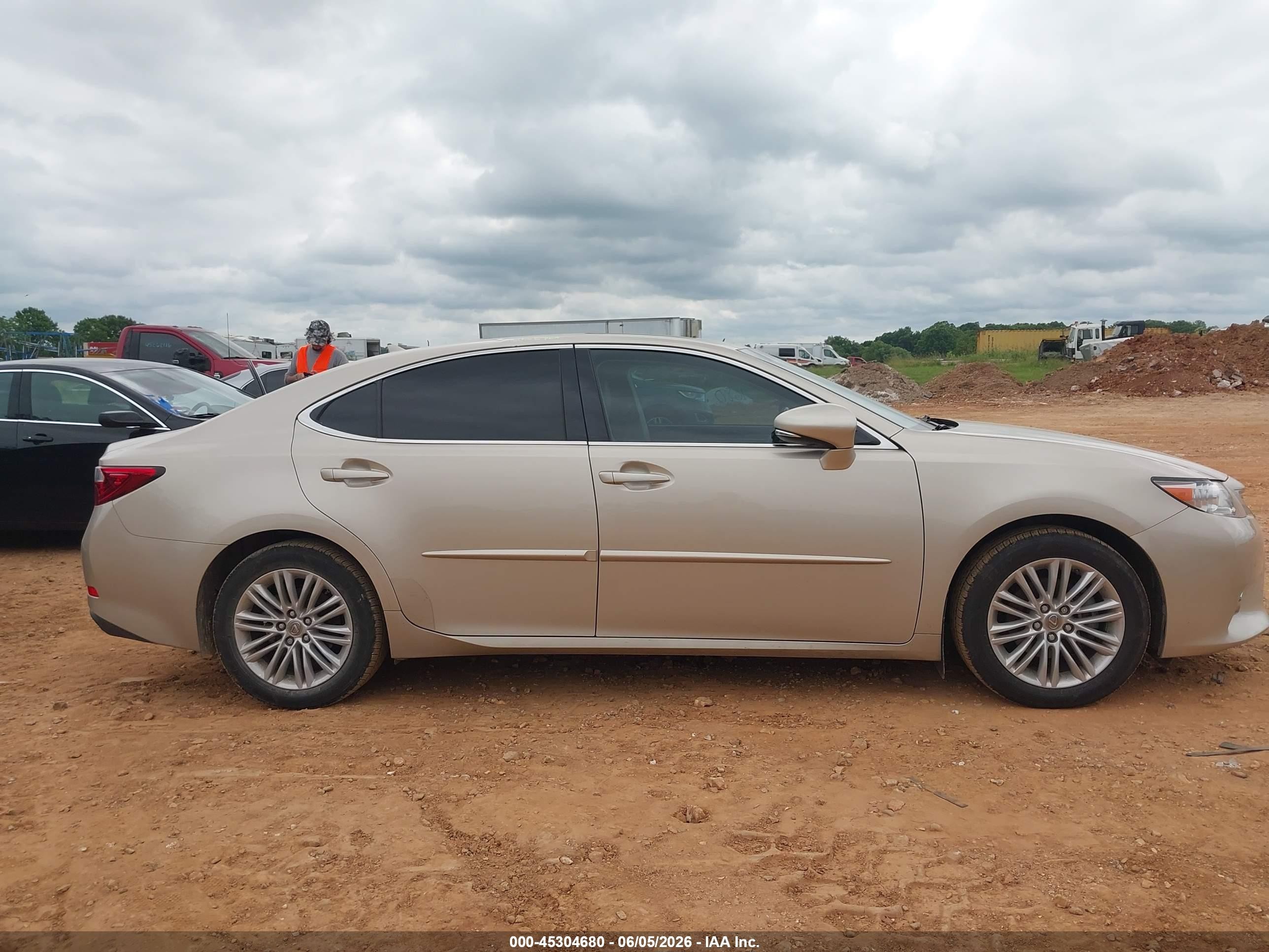 2014 Lexus Es 350   Cream vin: JTHBK1GG8E2113541