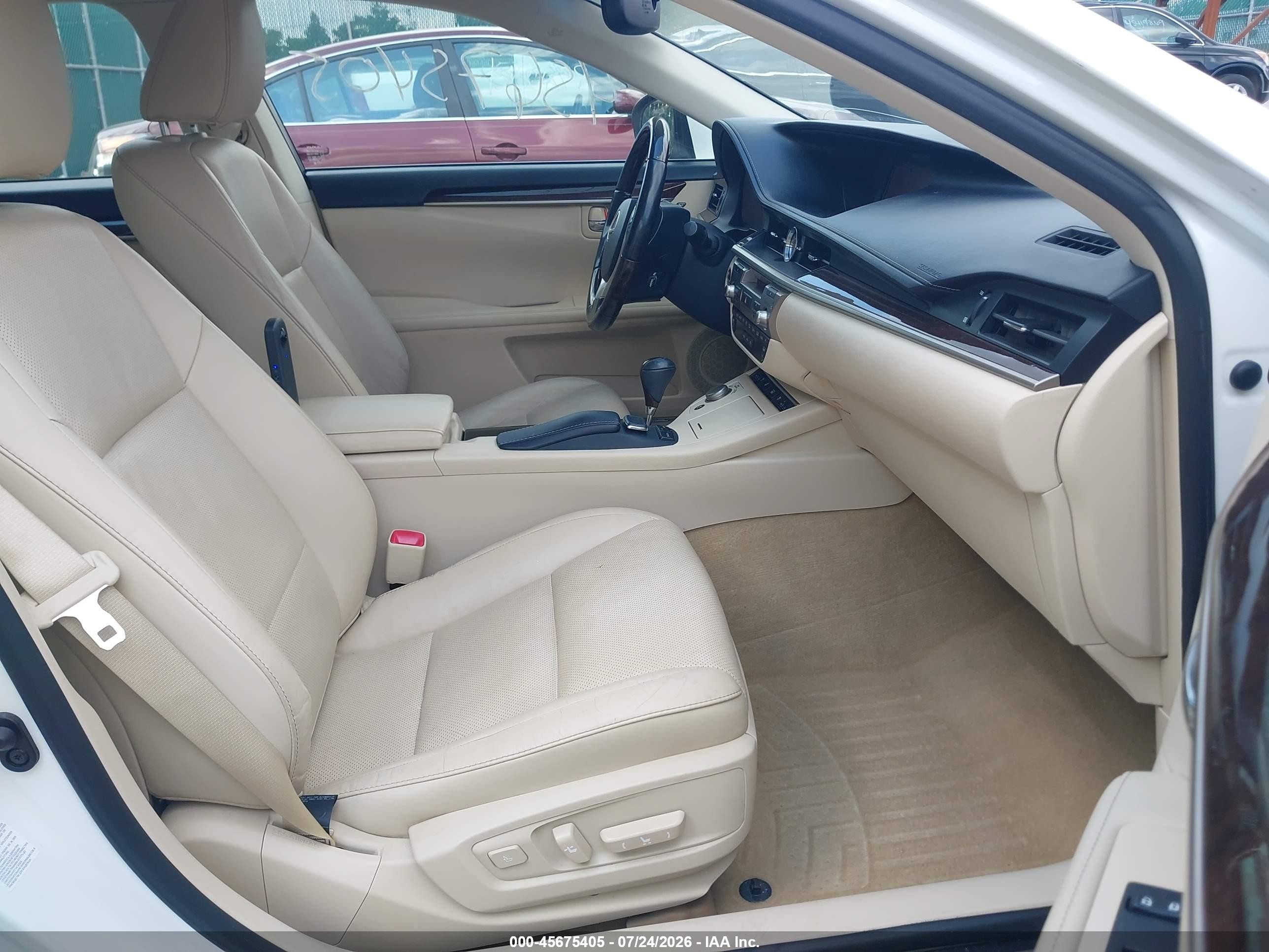 2015 Lexus Es 350   Белый vin: JTHBK1GG8F2198589